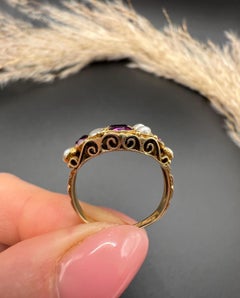 Bague victorienne ancienne en or jaune 15ct, grenat almandin et perles