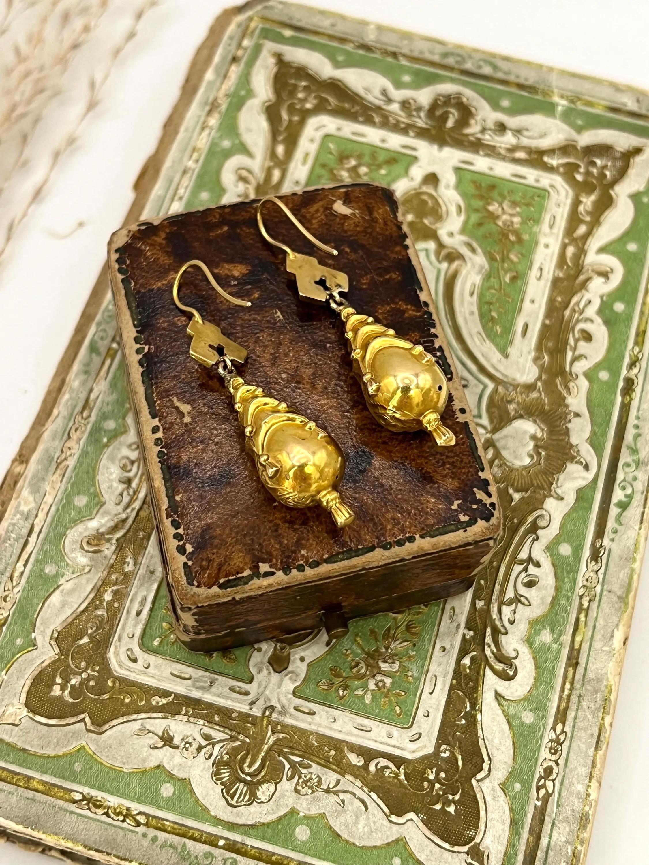 Pendientes Victorianos Antiguos de Oro Amarillo de 15 ct, Circa 1900 en venta 6