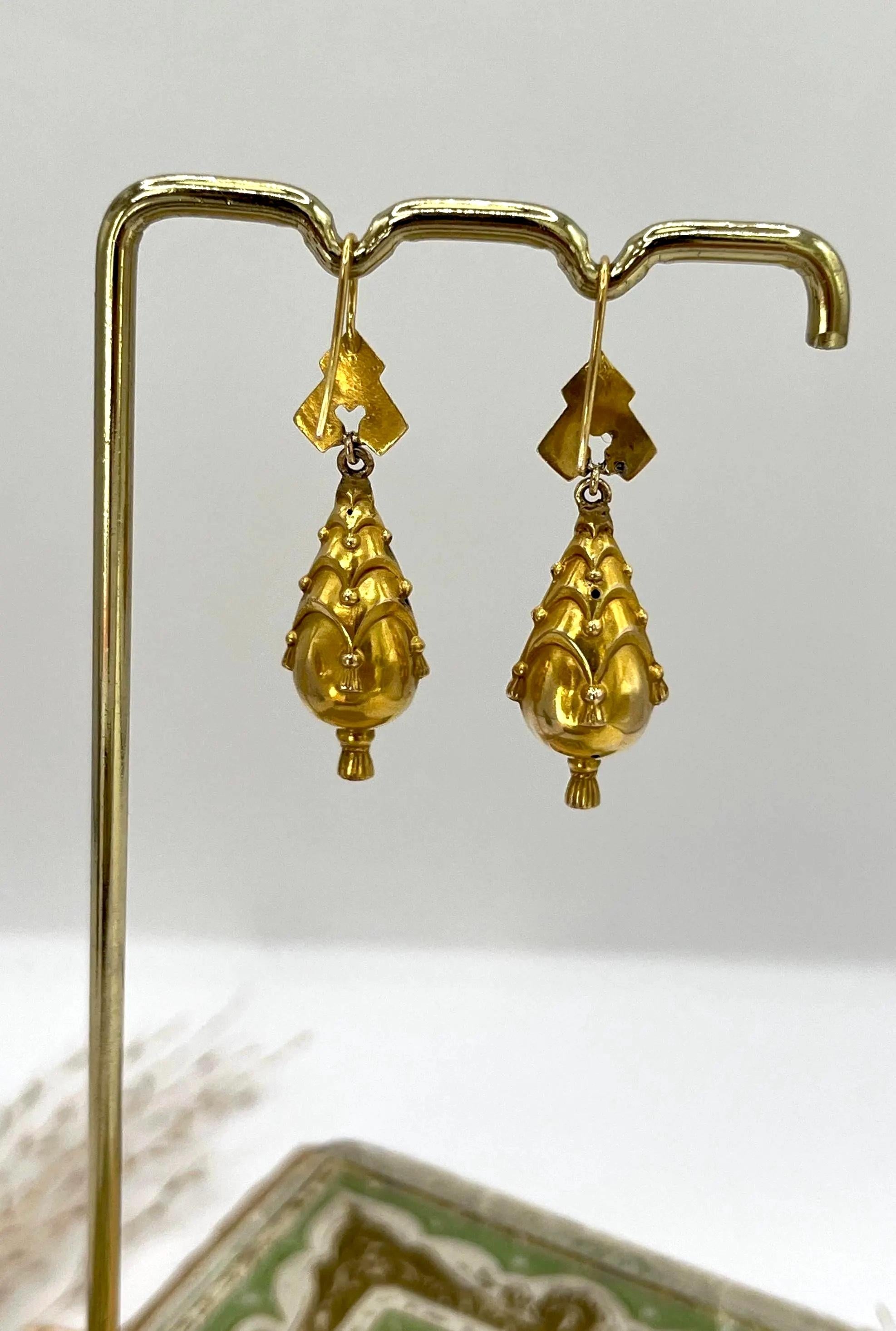 Pendientes Victorianos Antiguos de Oro Amarillo de 15 ct, Circa 1900 en Bueno estado para la venta en Brighton, GB