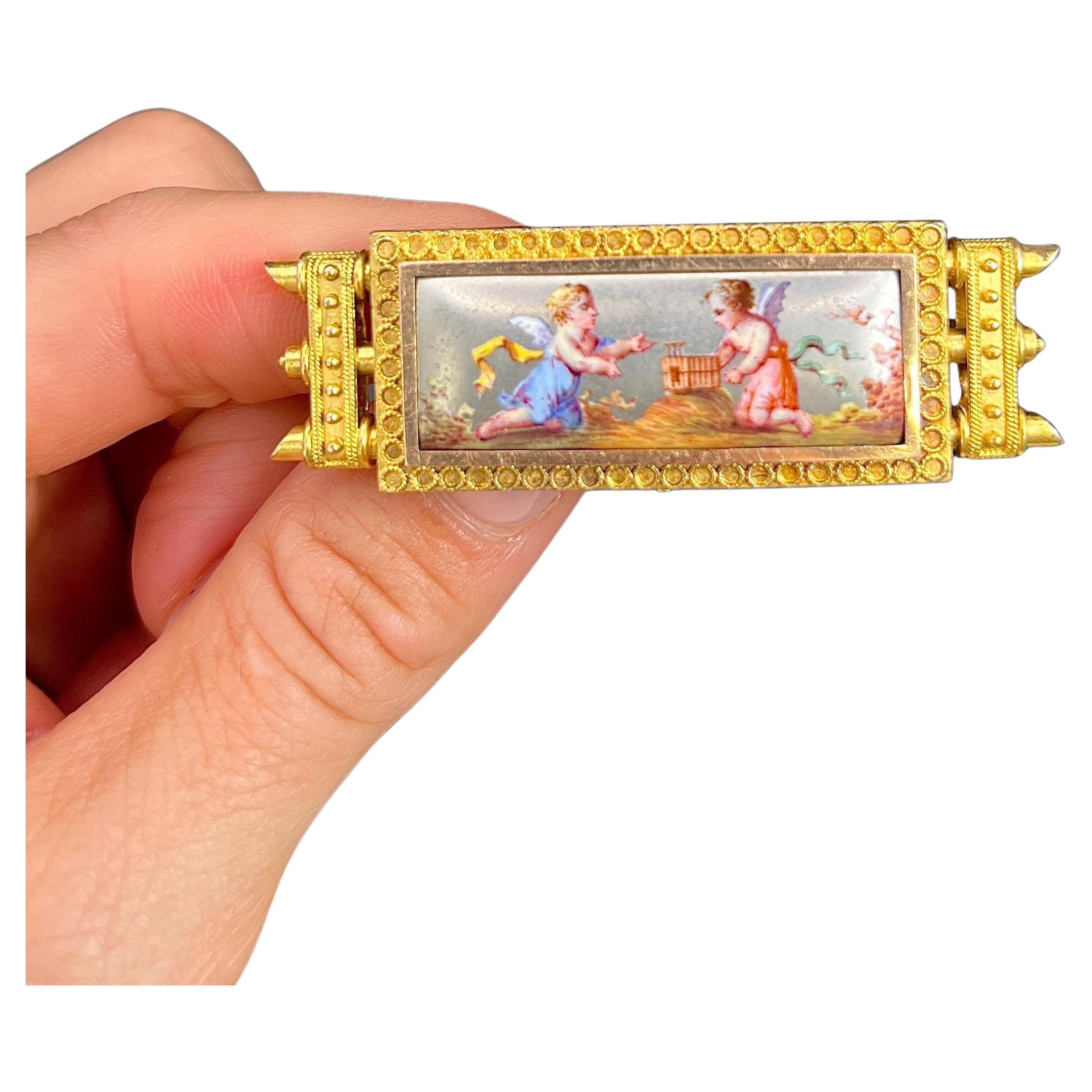 Broche ancienne en or jaune 15ct, d'époque victorienne, en forme de chérubin rectangulaire en émail