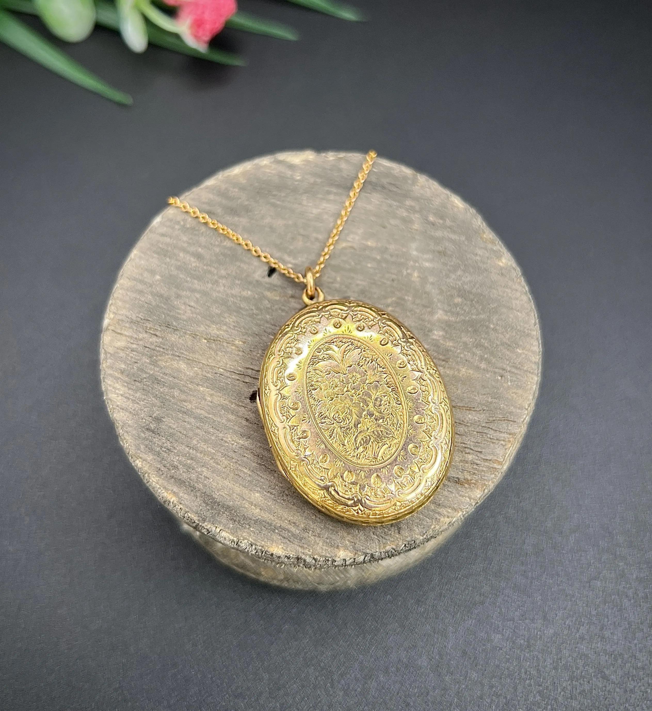 Antike 15ct Gelbgold, viktorianischen Blumen graviert Pfingstrose Oval geformt Medaillon im Angebot 1