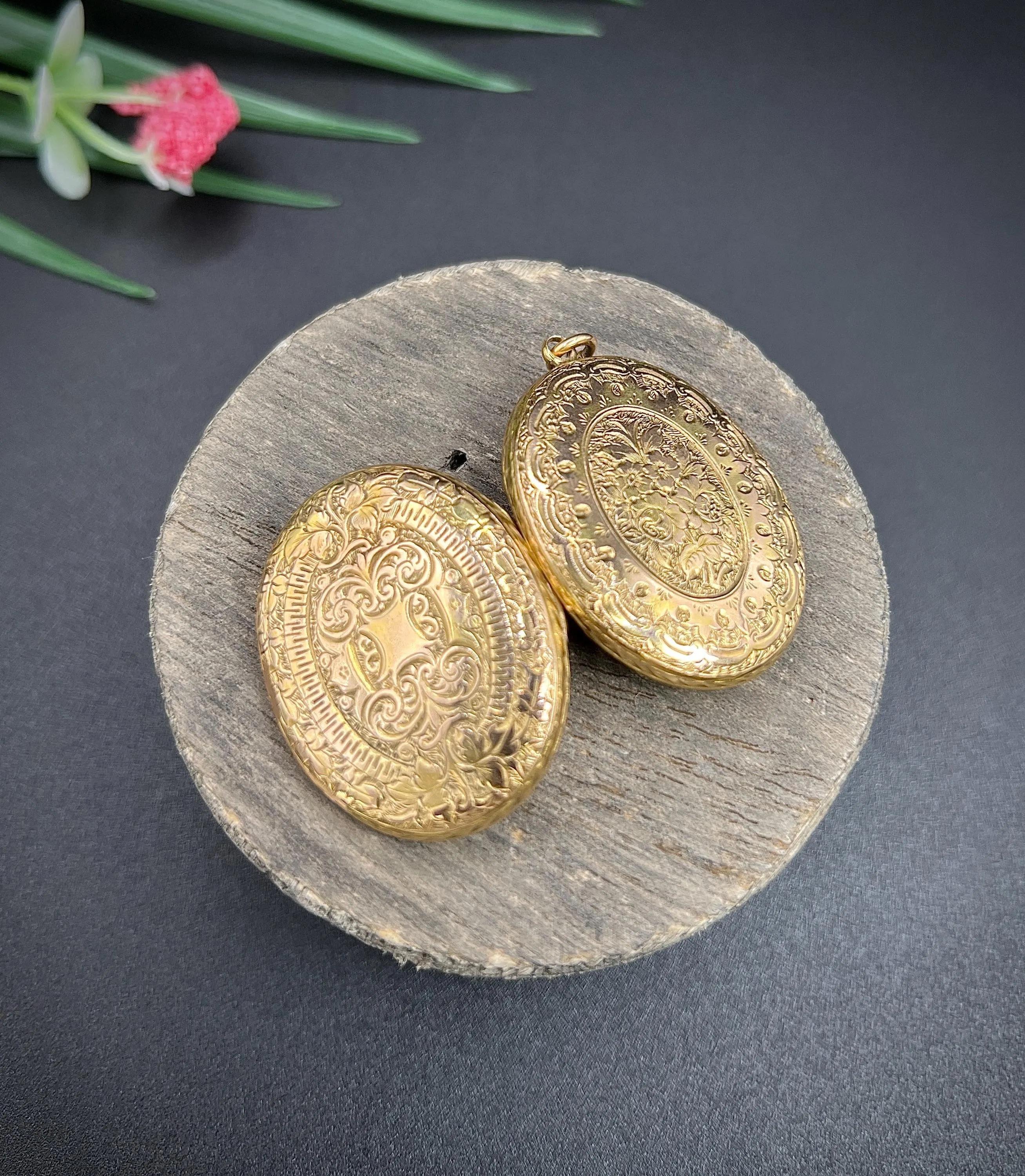 Antike 15ct Gelbgold, viktorianischen Blumen graviert Pfingstrose Oval geformt Medaillon im Angebot 2