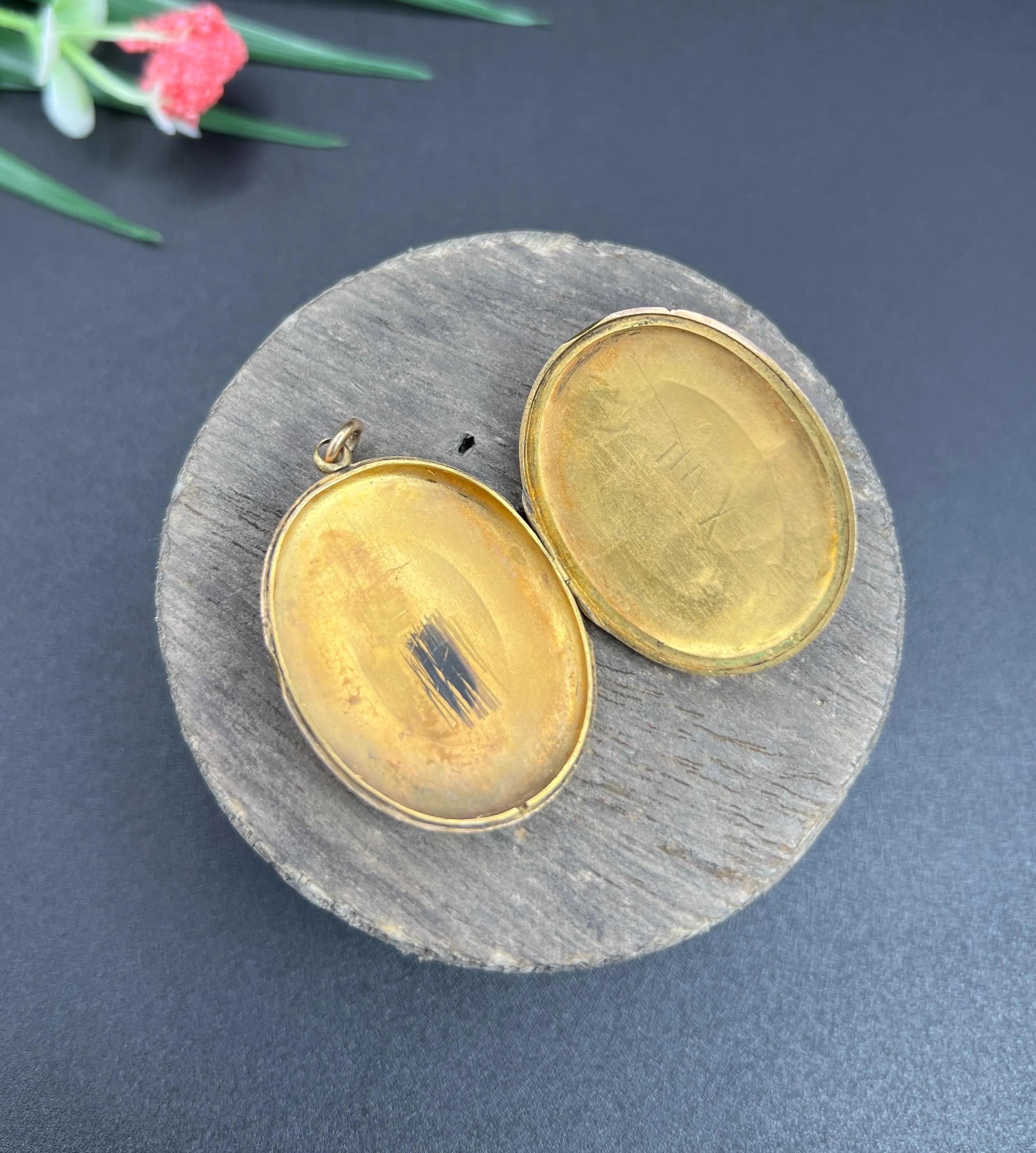 Antike 15ct Gelbgold, viktorianischen Blumen graviert Pfingstrose Oval geformt Medaillon im Angebot 3