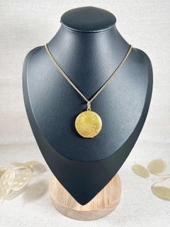 Antique 15ct Yellow Gold, Victorian Paisley Patterned Round Locket