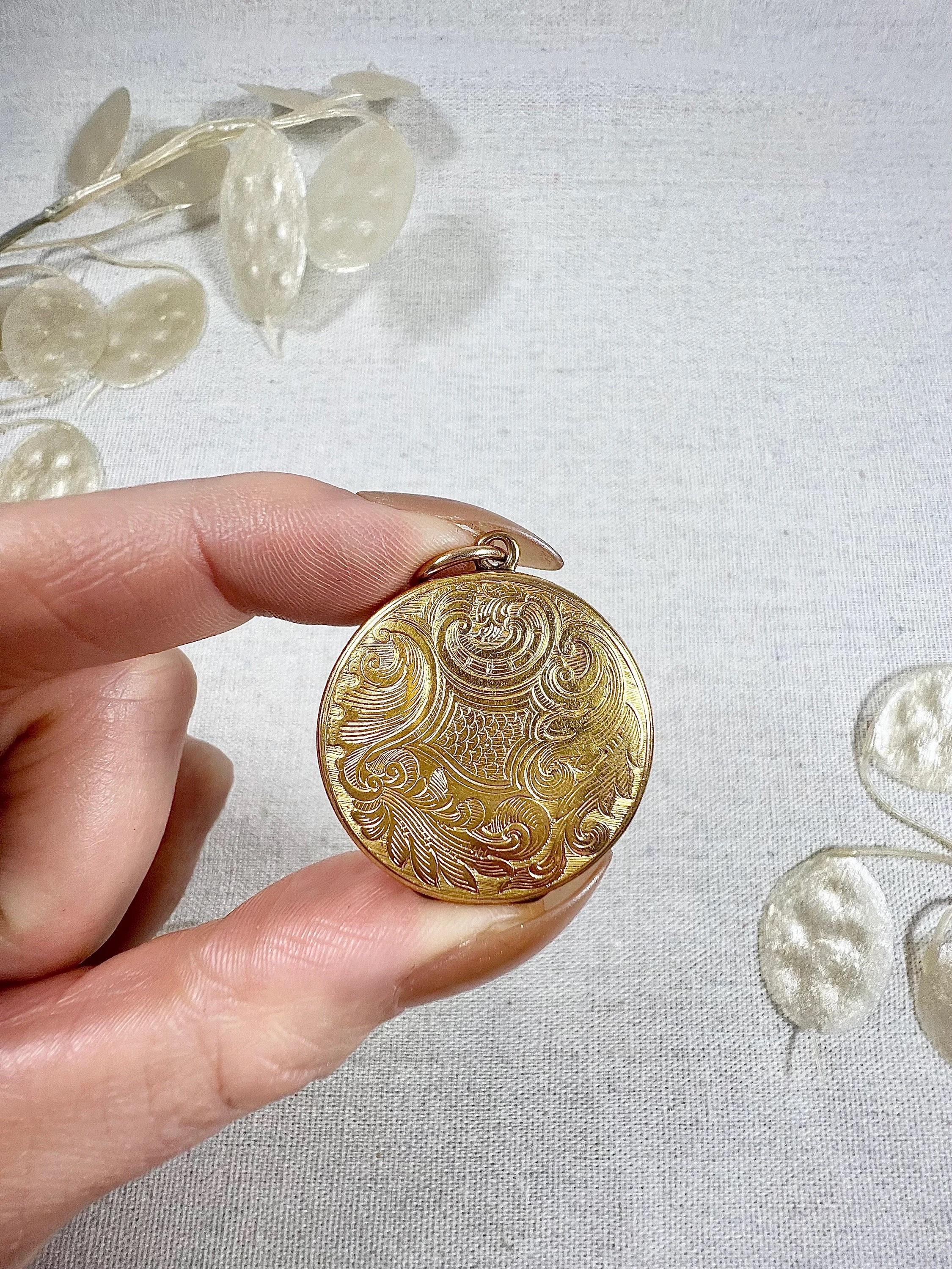 Antico medaglione rotondo in oro giallo 15ct, di epoca vittoriana con motivo Paisley In condizioni buone in vendita a Brighton, GB
