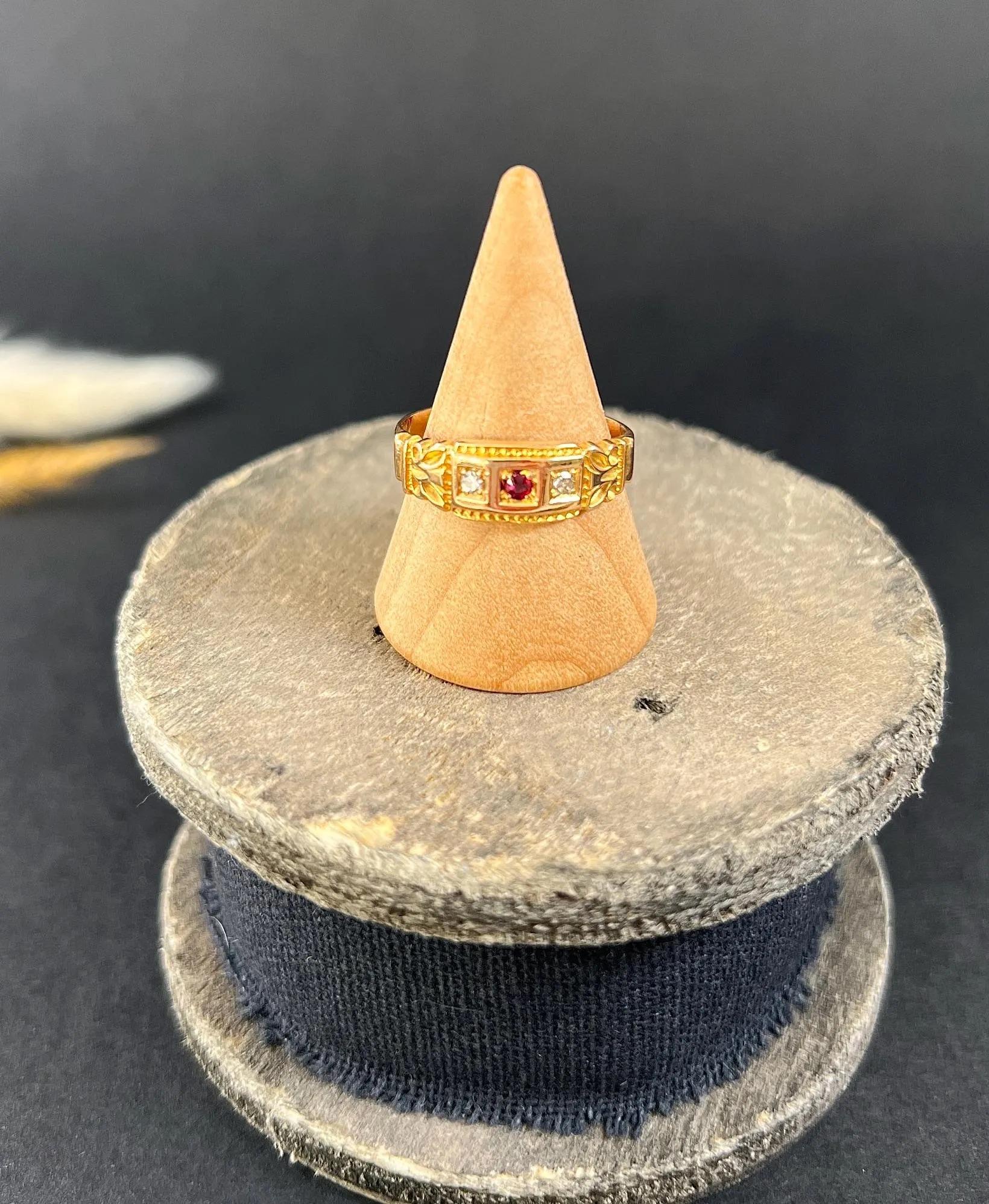 Antique 15ct Yellow Gold, Victorian Ruby & Diamond 3 Stone Ring For Sale 5