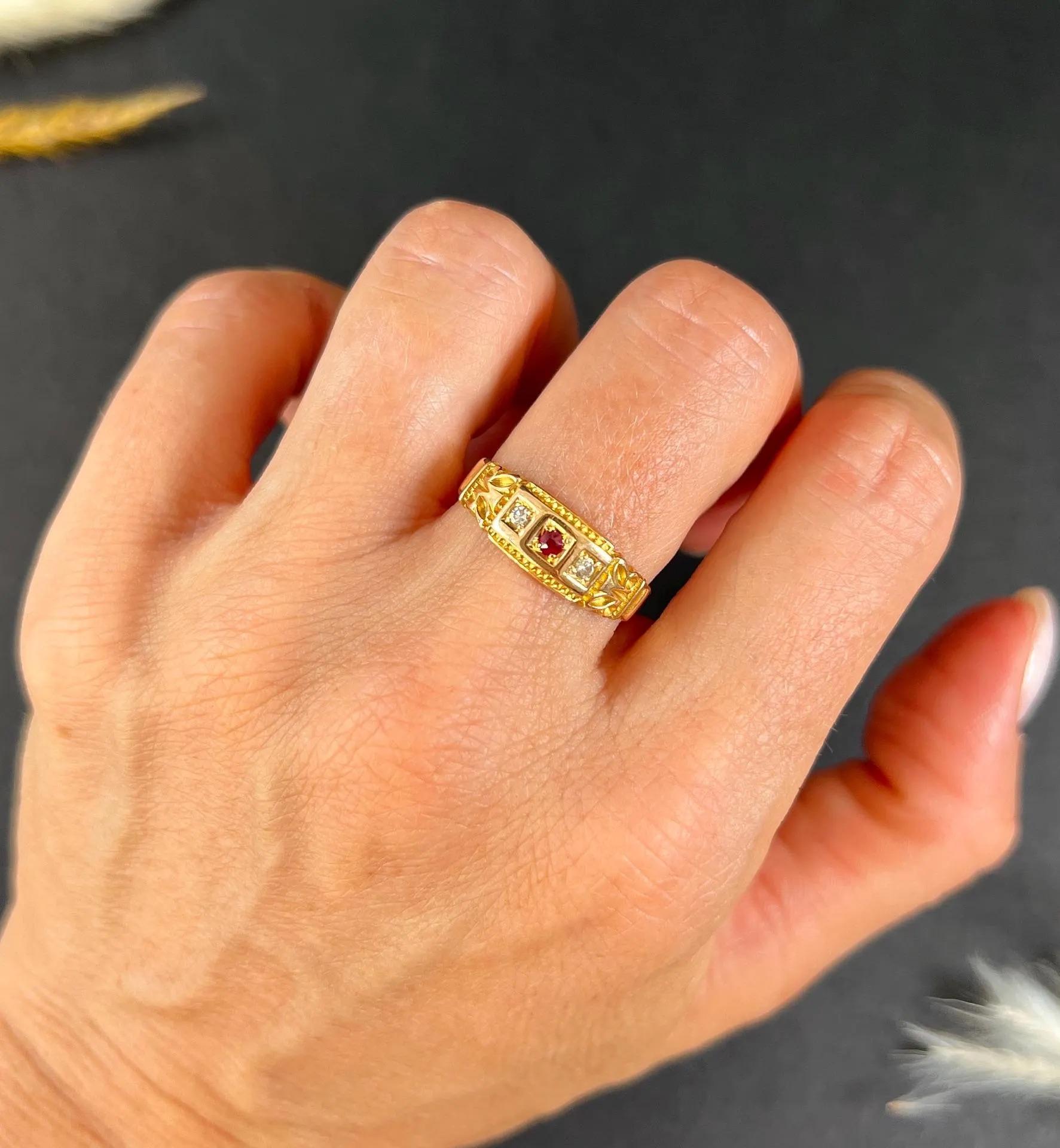 Antique 15ct Yellow Gold, Victorian Ruby & Diamond 3 Stone Ring For Sale 1