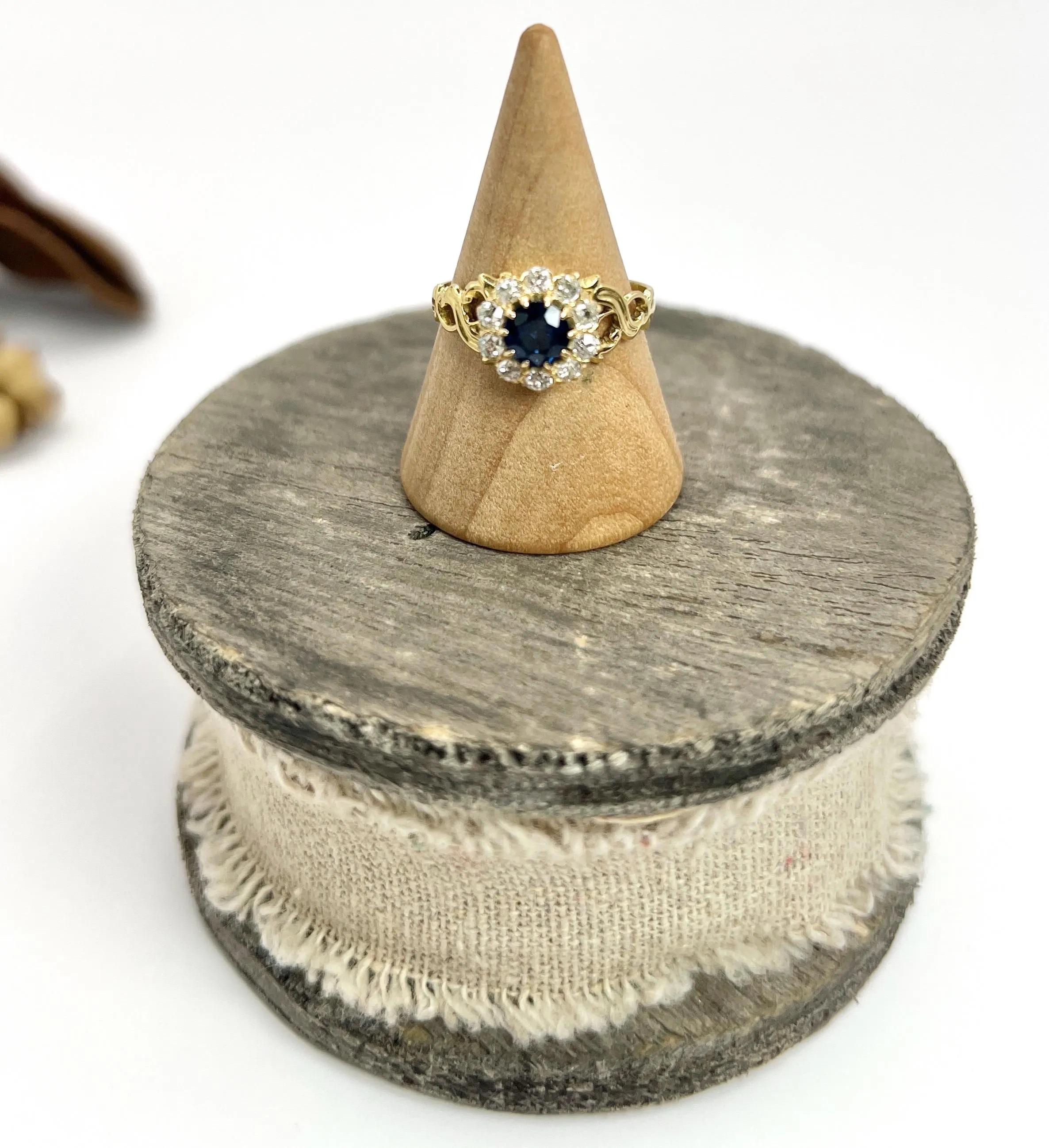 Antique 15ct Yellow Gold, Victorian Sapphire & Diamond Daisy Cluster Ring For Sale 6