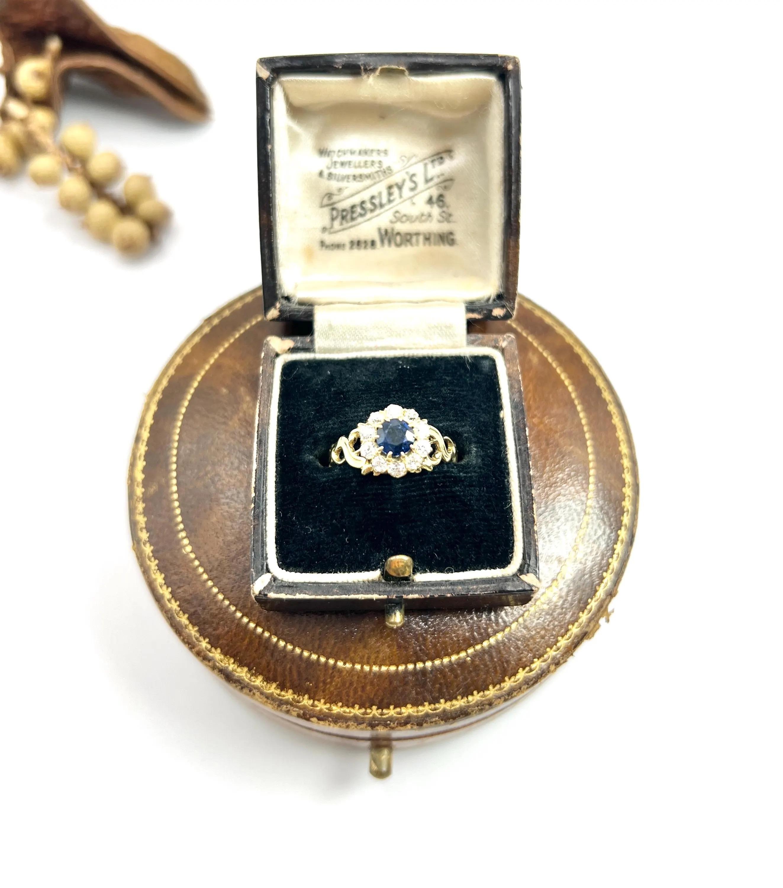 Women's or Men's Antique 15ct Yellow Gold, Victorian Sapphire & Diamond Daisy Cluster Ring For Sale