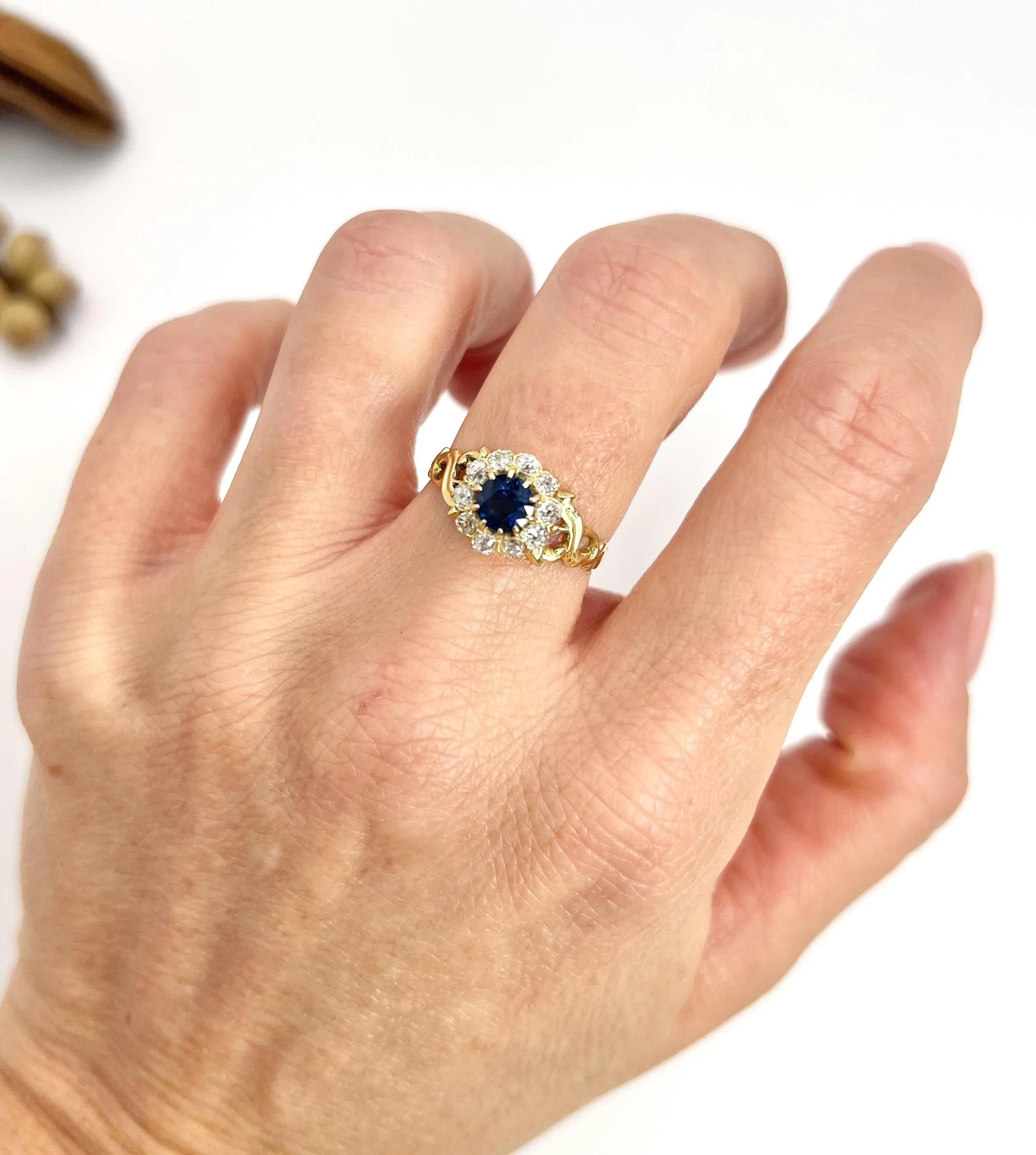 Antique 15ct Yellow Gold, Victorian Sapphire & Diamond Daisy Cluster Ring For Sale 3