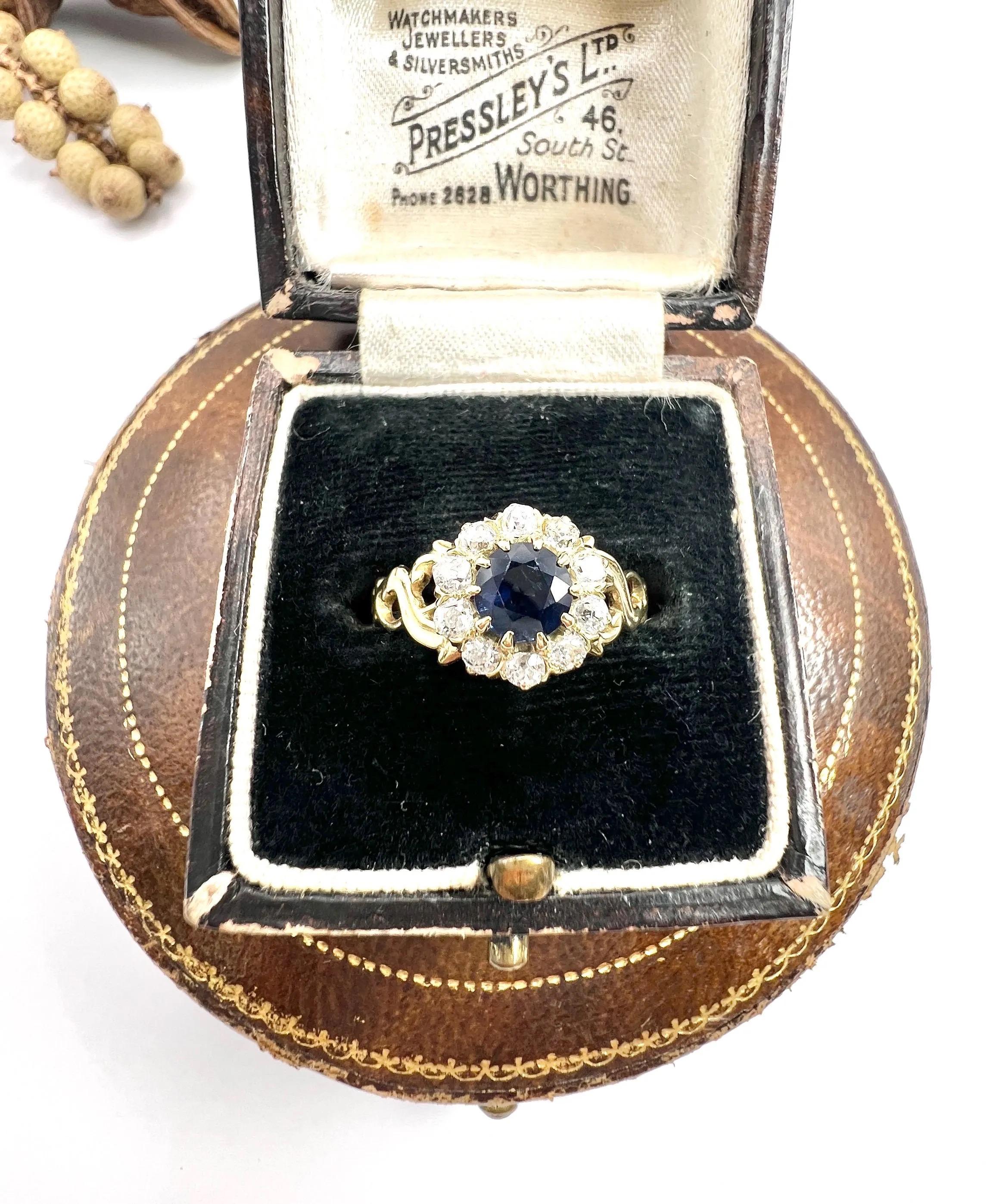 Antique 15ct Yellow Gold, Victorian Sapphire & Diamond Daisy Cluster Ring For Sale 4