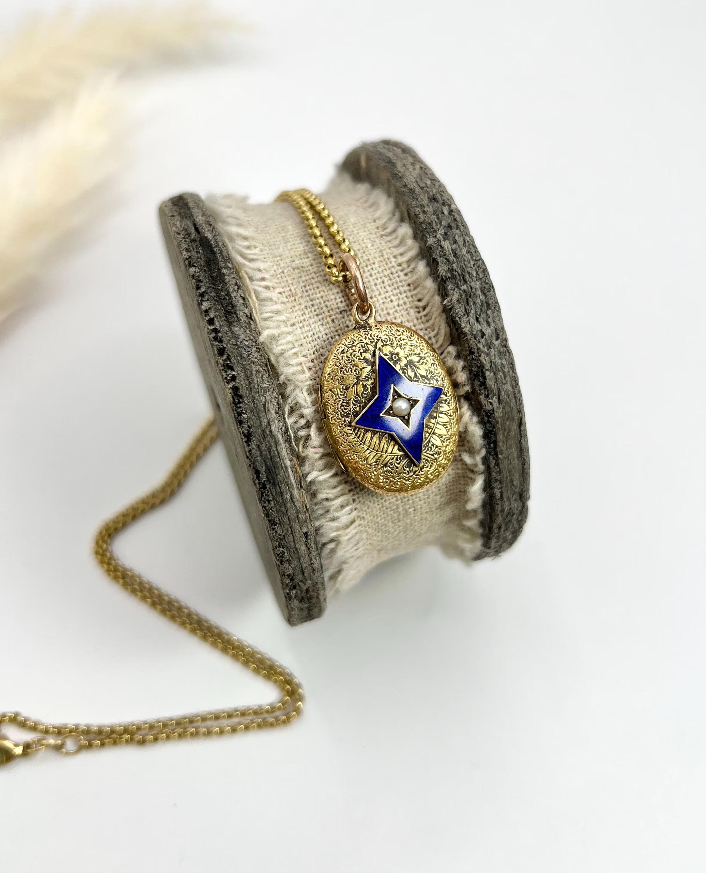 Antique 15ct Yellow Gold, Victorian Seed Pearl & Blue Enamel Star Oval Locket In Good Condition For Sale In Brighton, GB