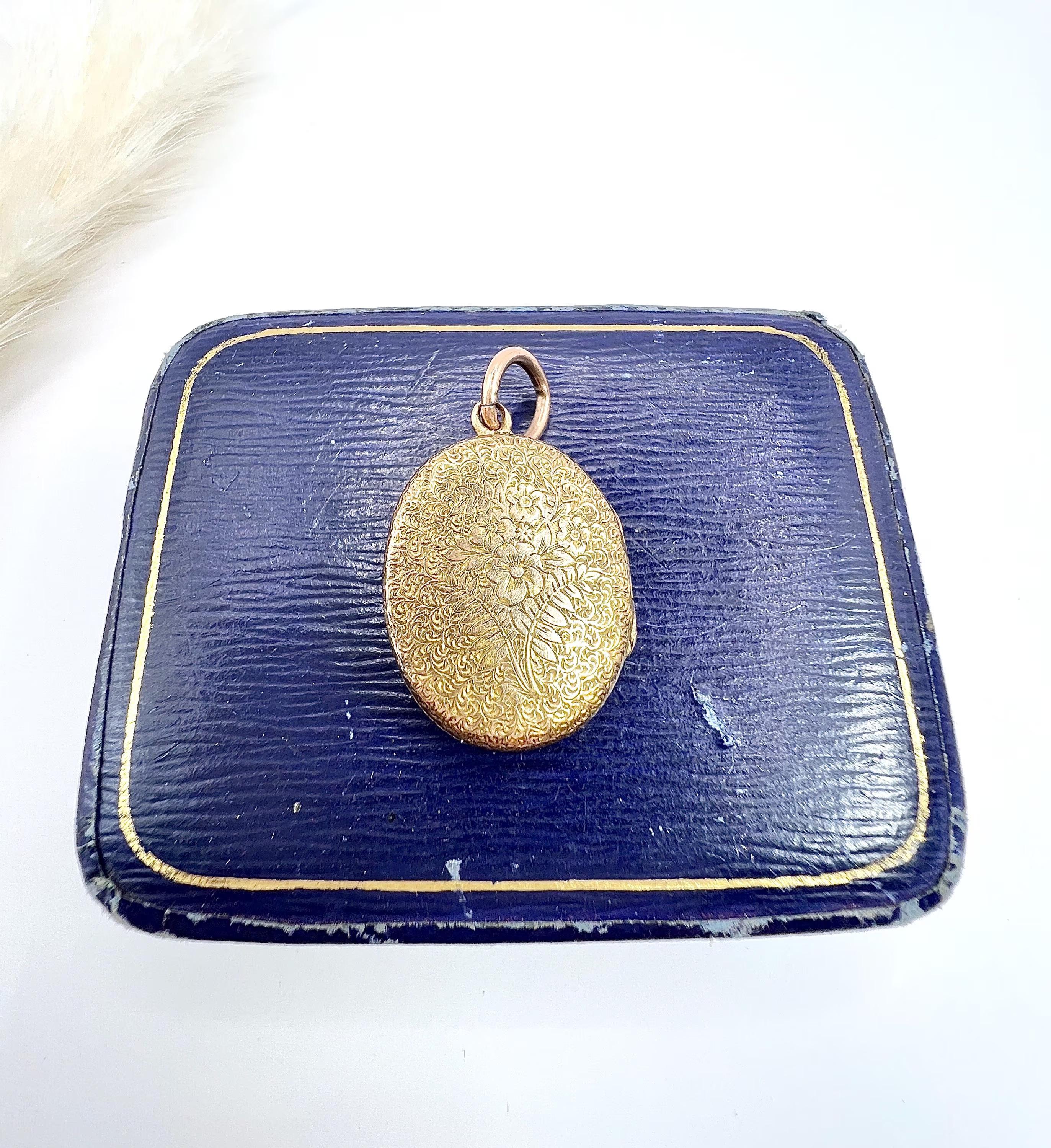 Antique 15ct Yellow Gold, Victorian Seed Pearl & Blue Enamel Star Oval Locket For Sale 2