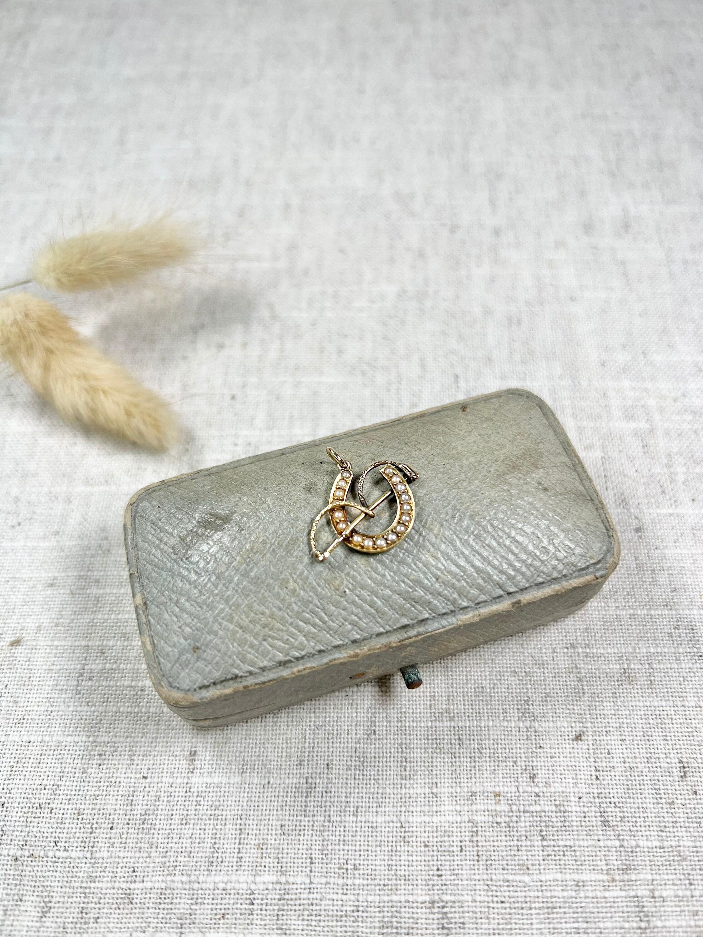 Antique Horseshoe Pendant

15ct Gold Stamped

Circa 1880

This exquisite Victorian horseshoe pendant is a true testament to the beauty and elegance of vintage jewellery. Crafted from 15ct gold and stamped for authenticity, this pendant is a stunning