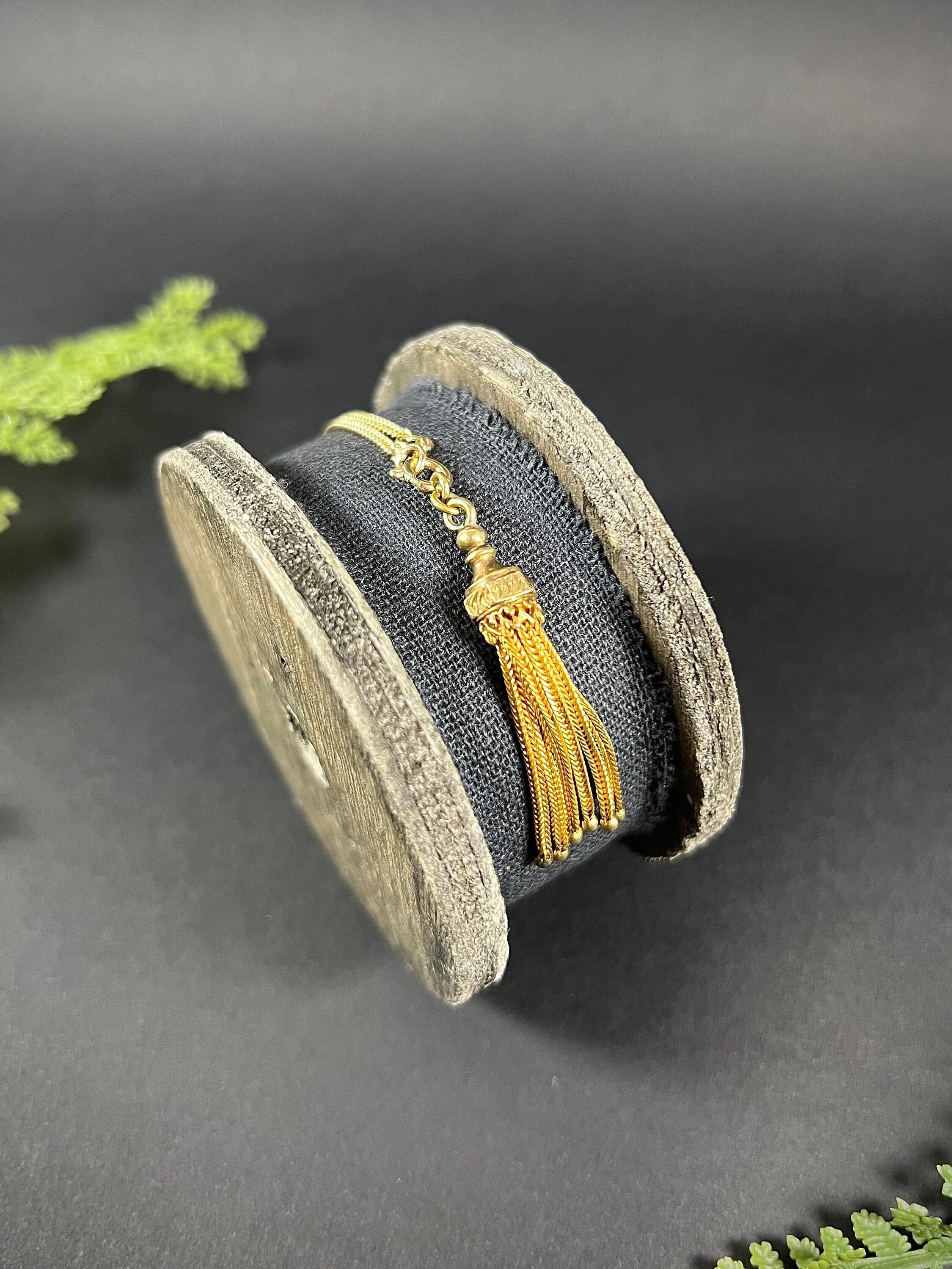 Ciondolo vittoriano con nappe in oro giallo antico 15ct in vendita 5