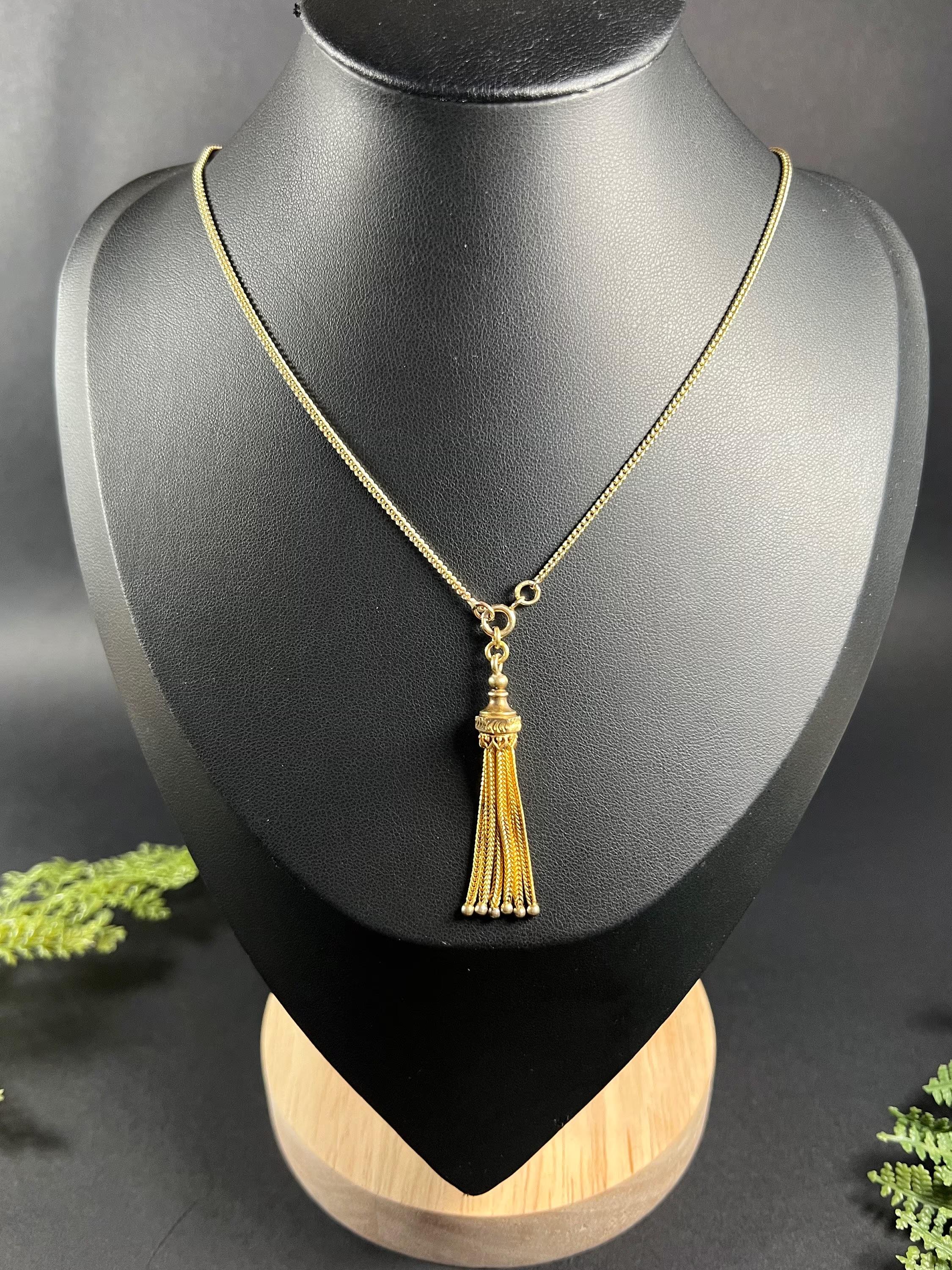Antique 15ct Yellow Gold, Victorian Tassel Pendant For Sale 2
