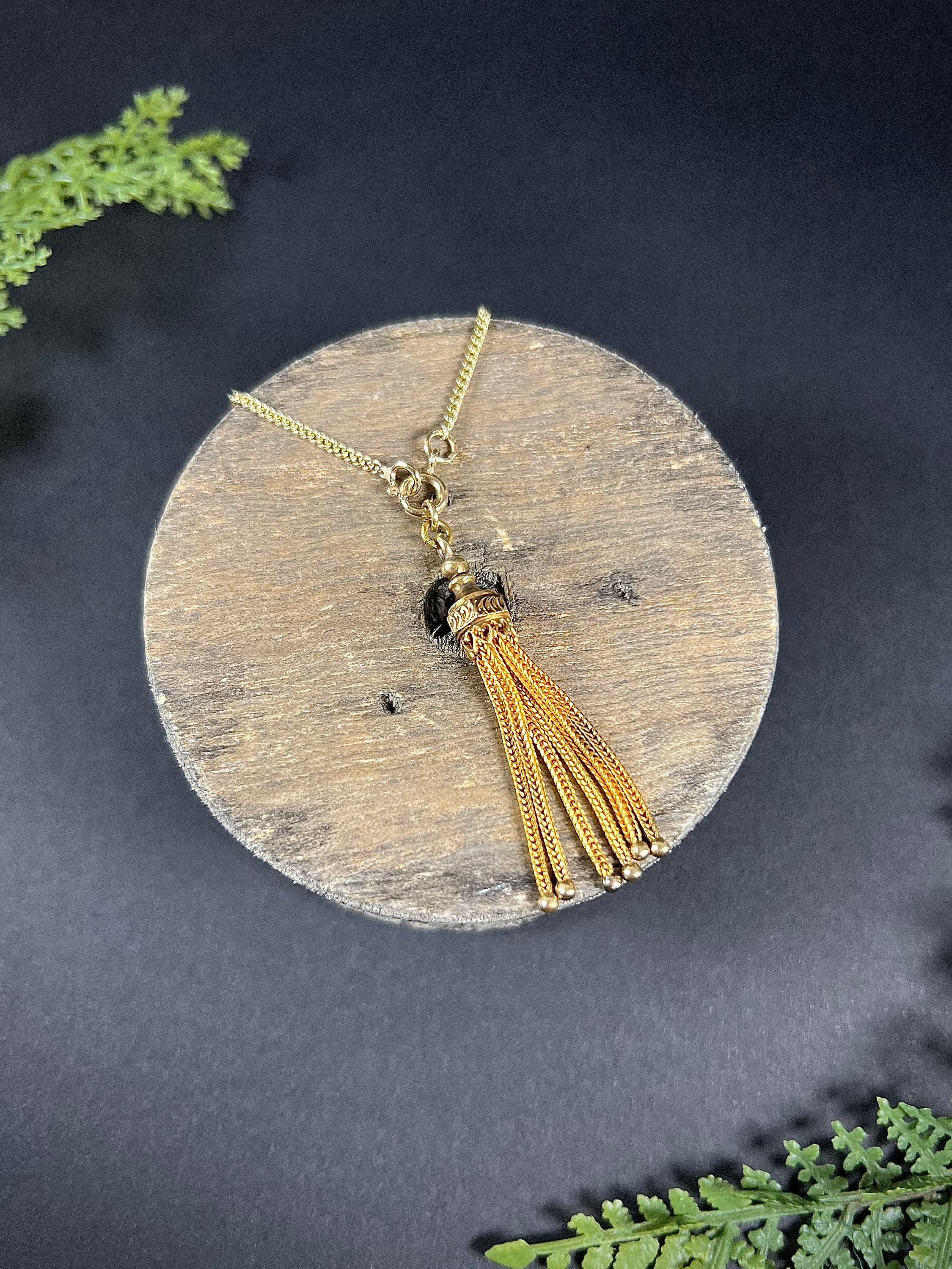 Antique 15ct Yellow Gold, Victorian Tassel Pendant For Sale 4
