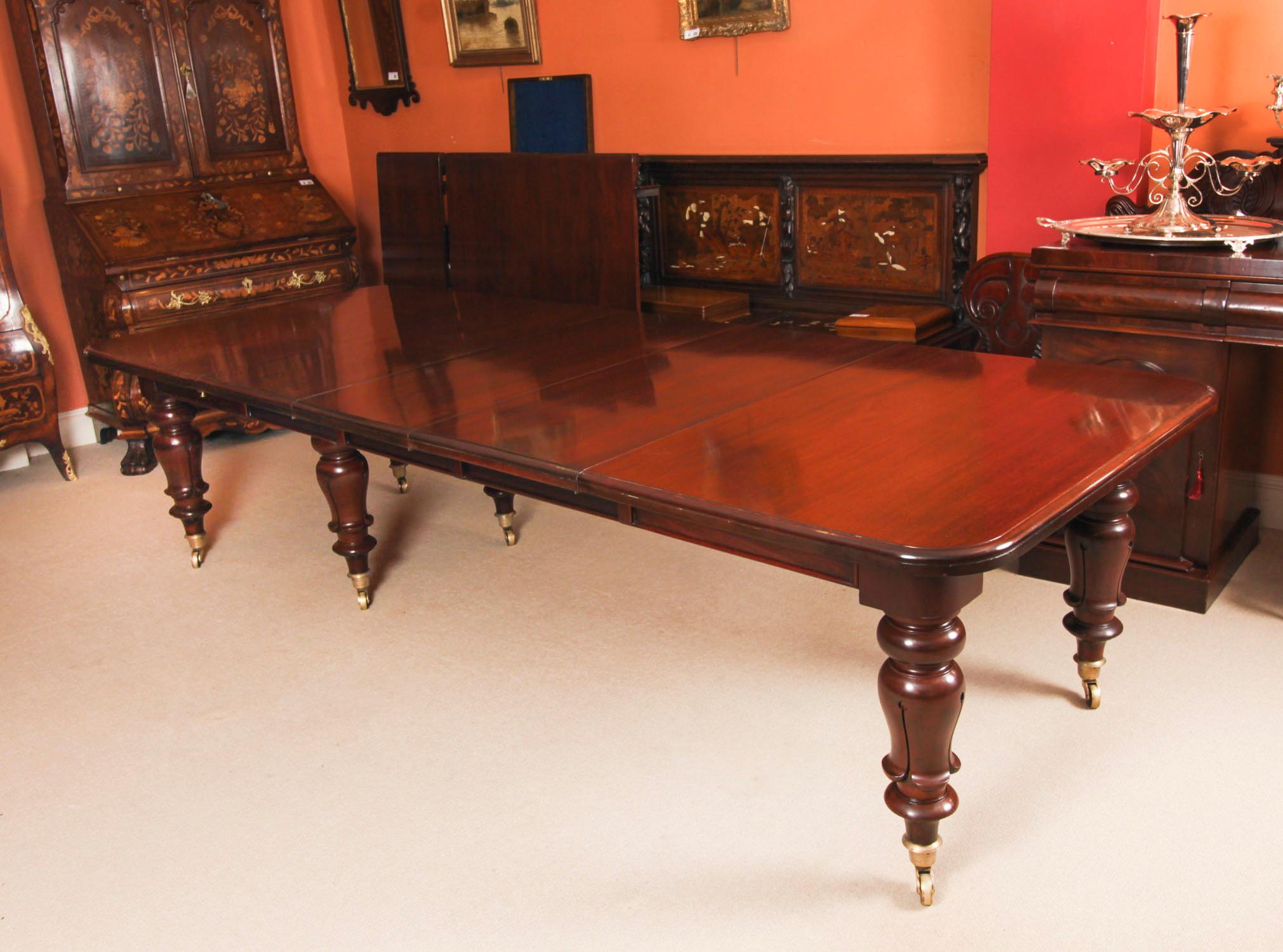 Ancienne table à manger à rallonge William IV et 16 chaises 19ème siècle en vente 3