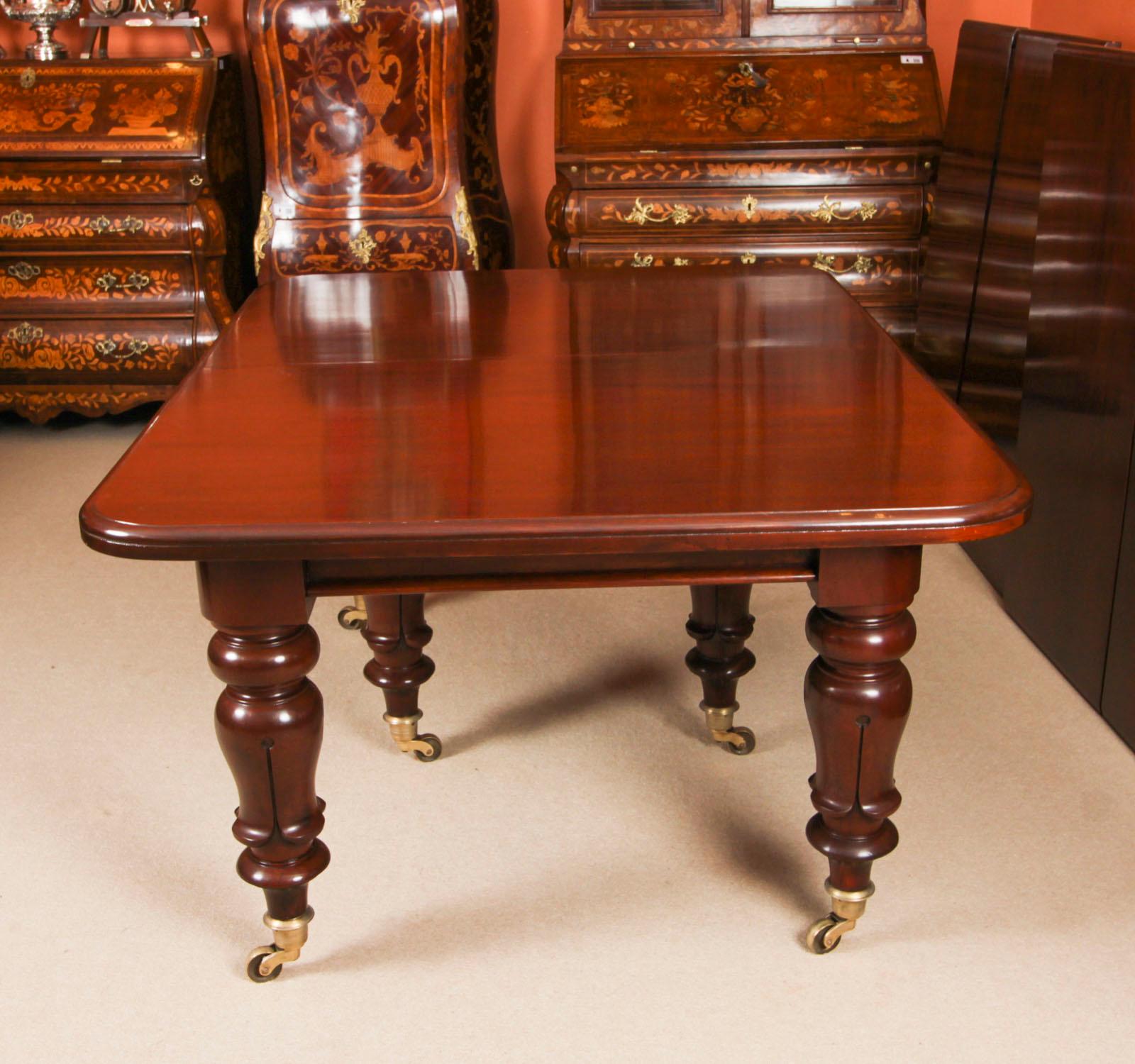 Ancienne table à manger à rallonge William IV et 16 chaises 19ème siècle en vente 7