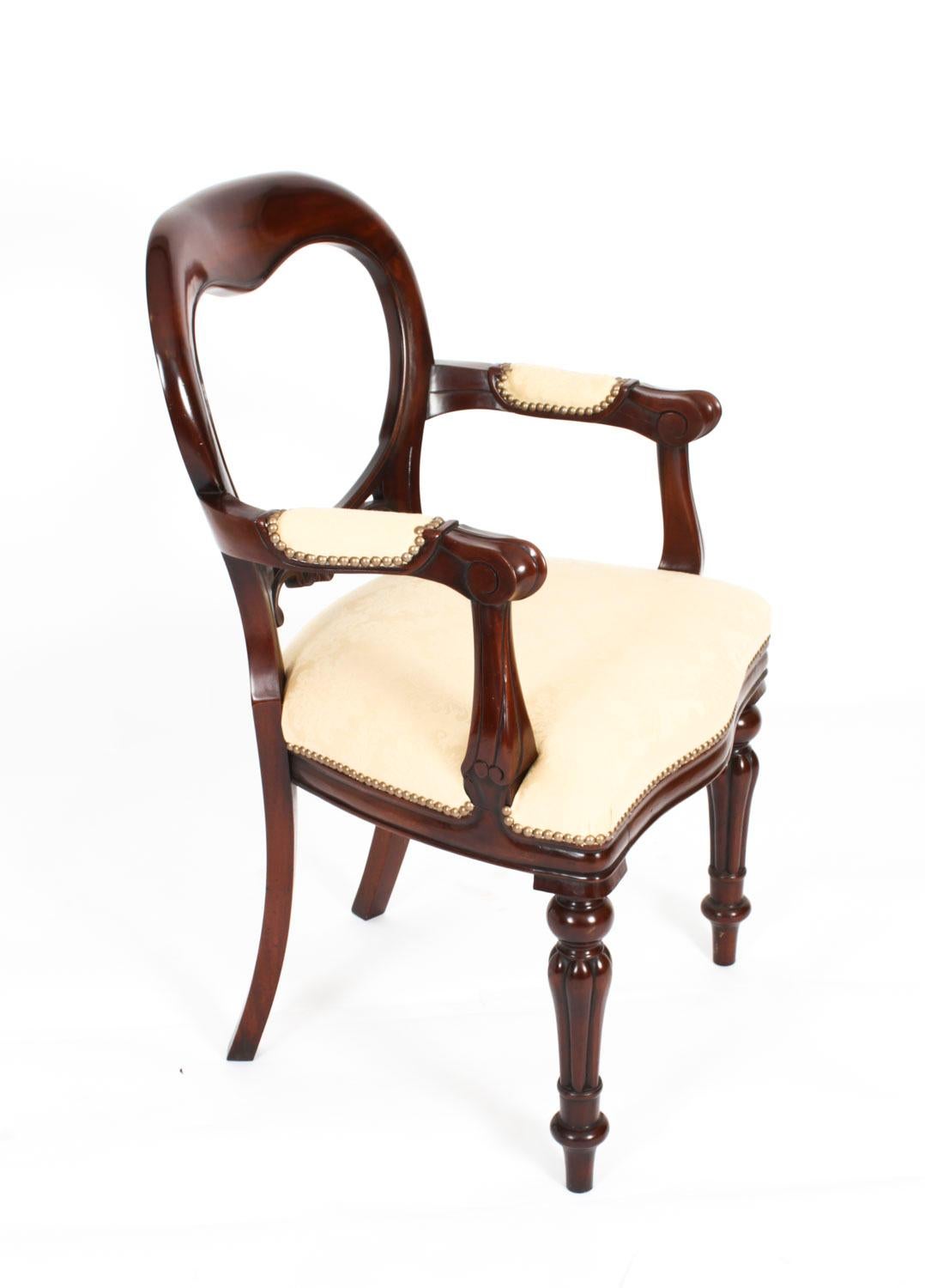 Ancienne table à manger à rallonge William IV et 16 chaises 19ème siècle en vente 9