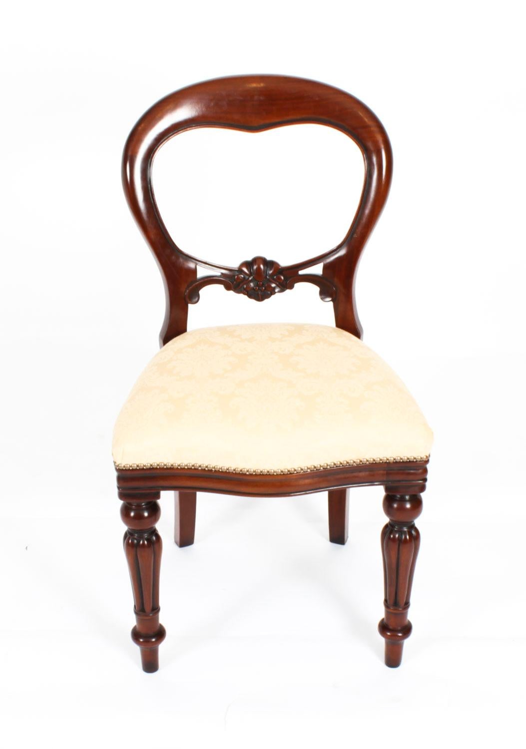 Ancienne table à manger à rallonge William IV et 16 chaises 19ème siècle en vente 10