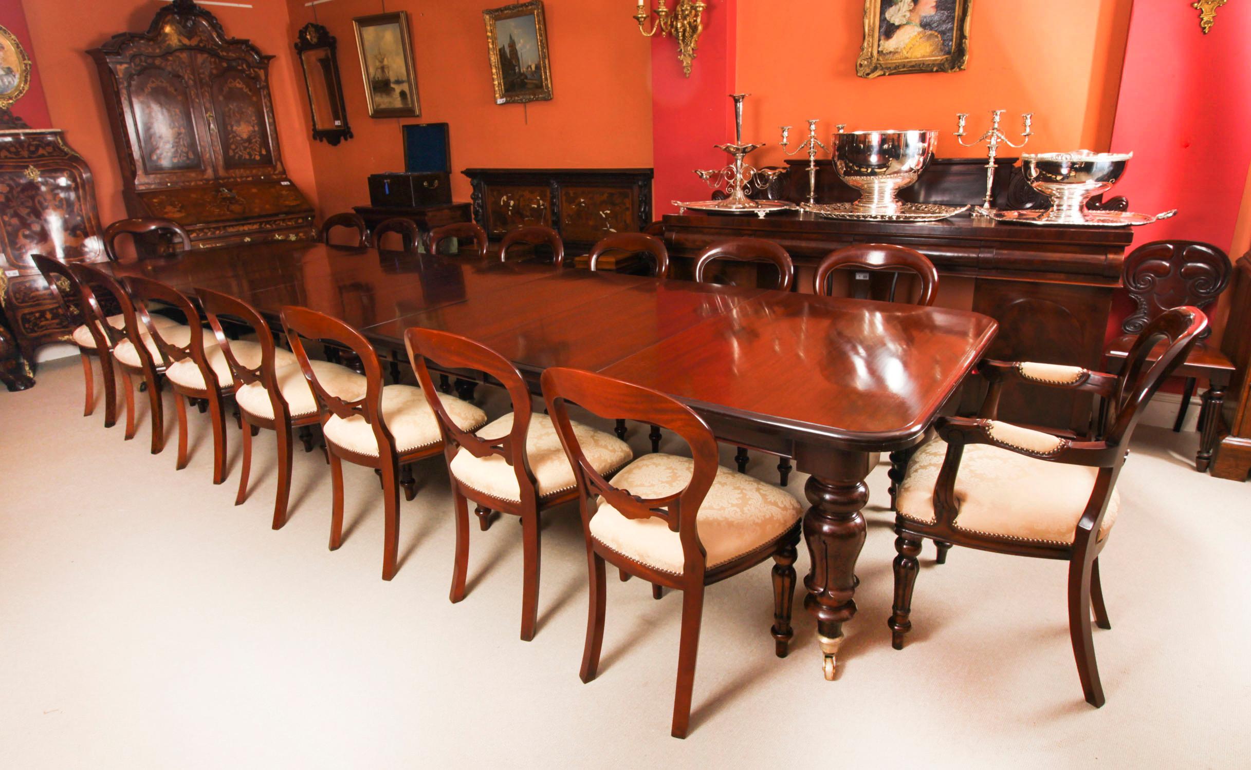 Ancienne table à manger à rallonge William IV et 16 chaises 19ème siècle en vente 13