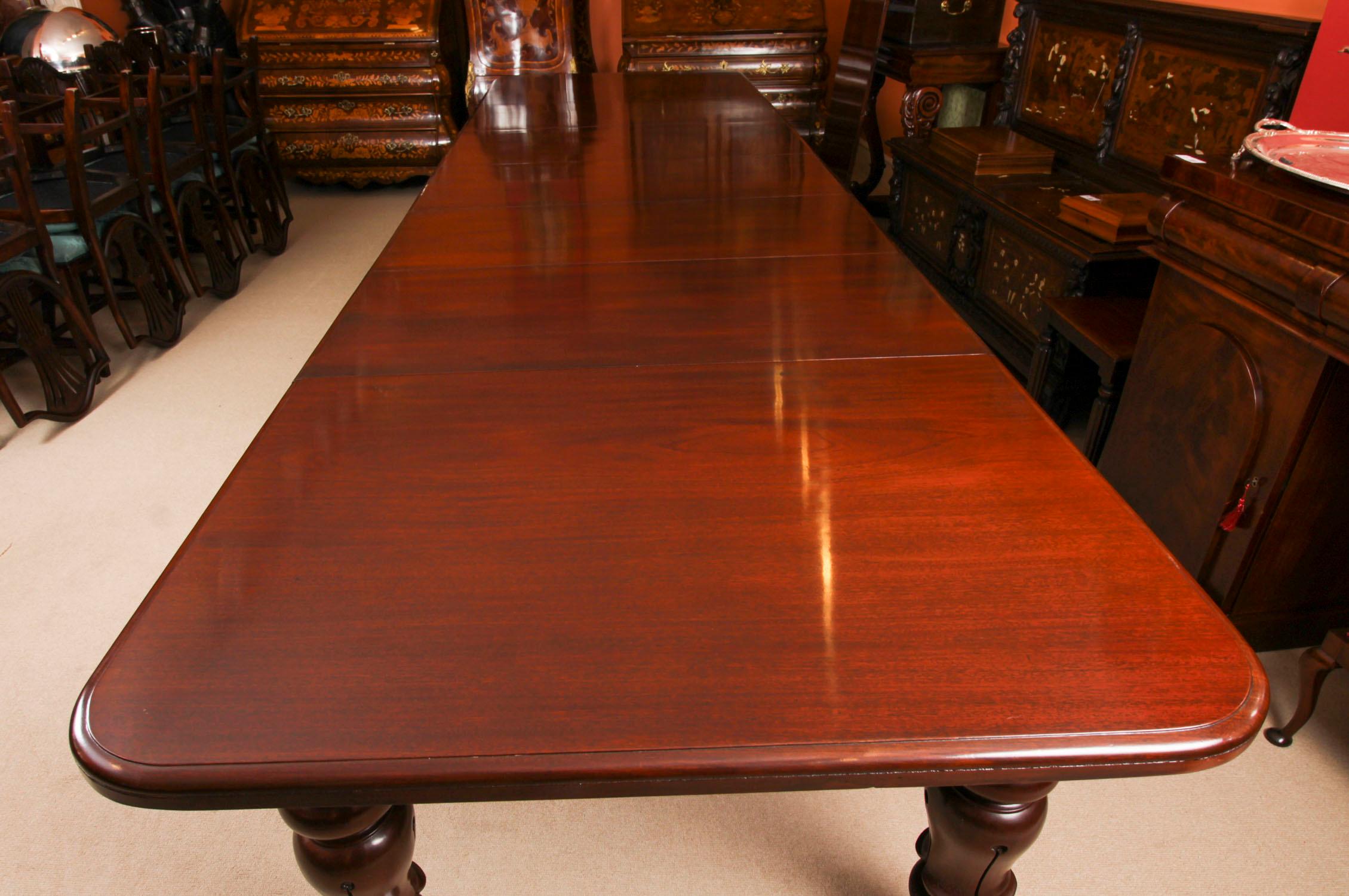 Ancienne table à manger à rallonge William IV et 16 chaises 19ème siècle Bon état - En vente à London, GB