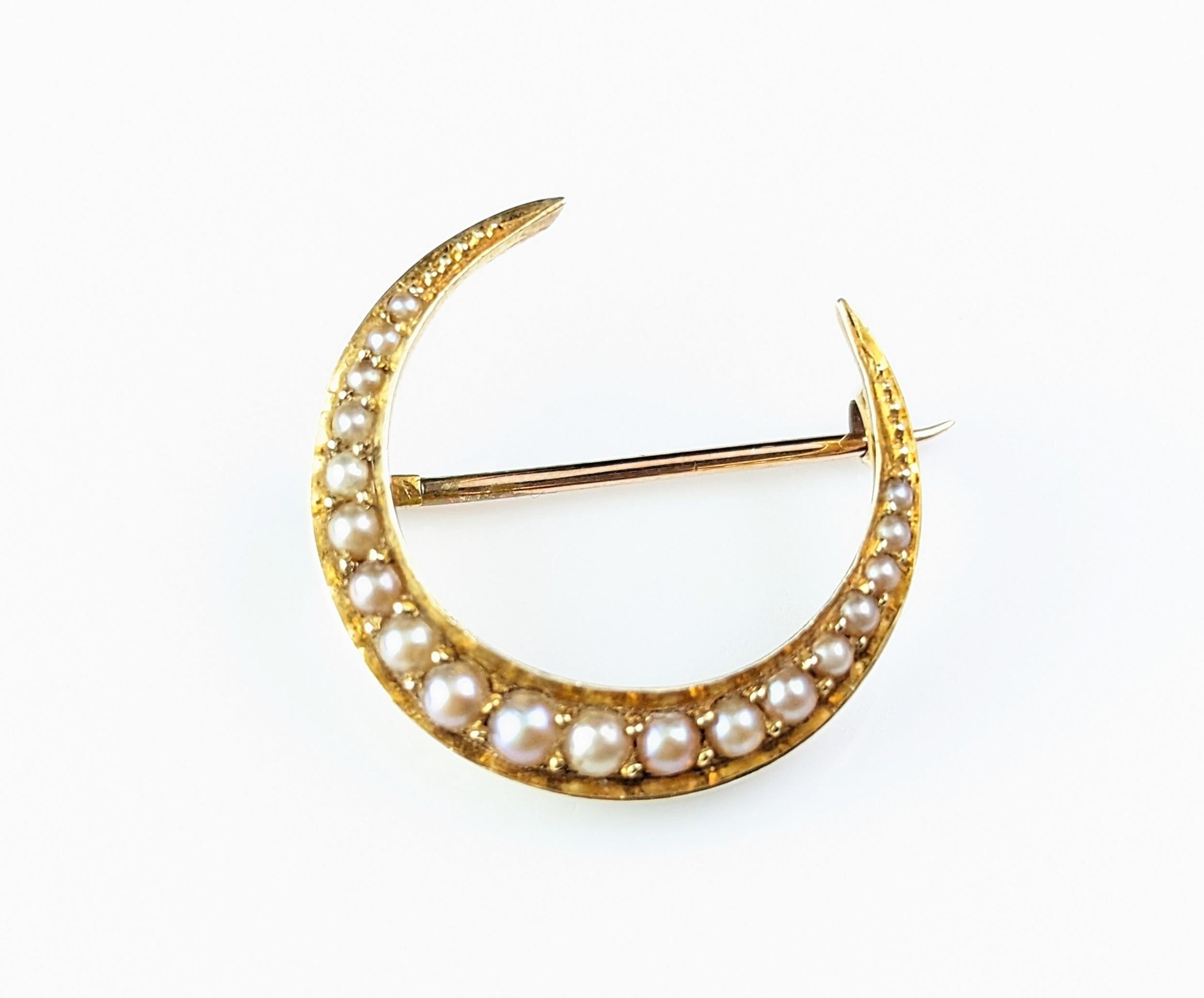 Broche victorienne ancienne croissant de lune en or 15 carats et perles  en vente 6