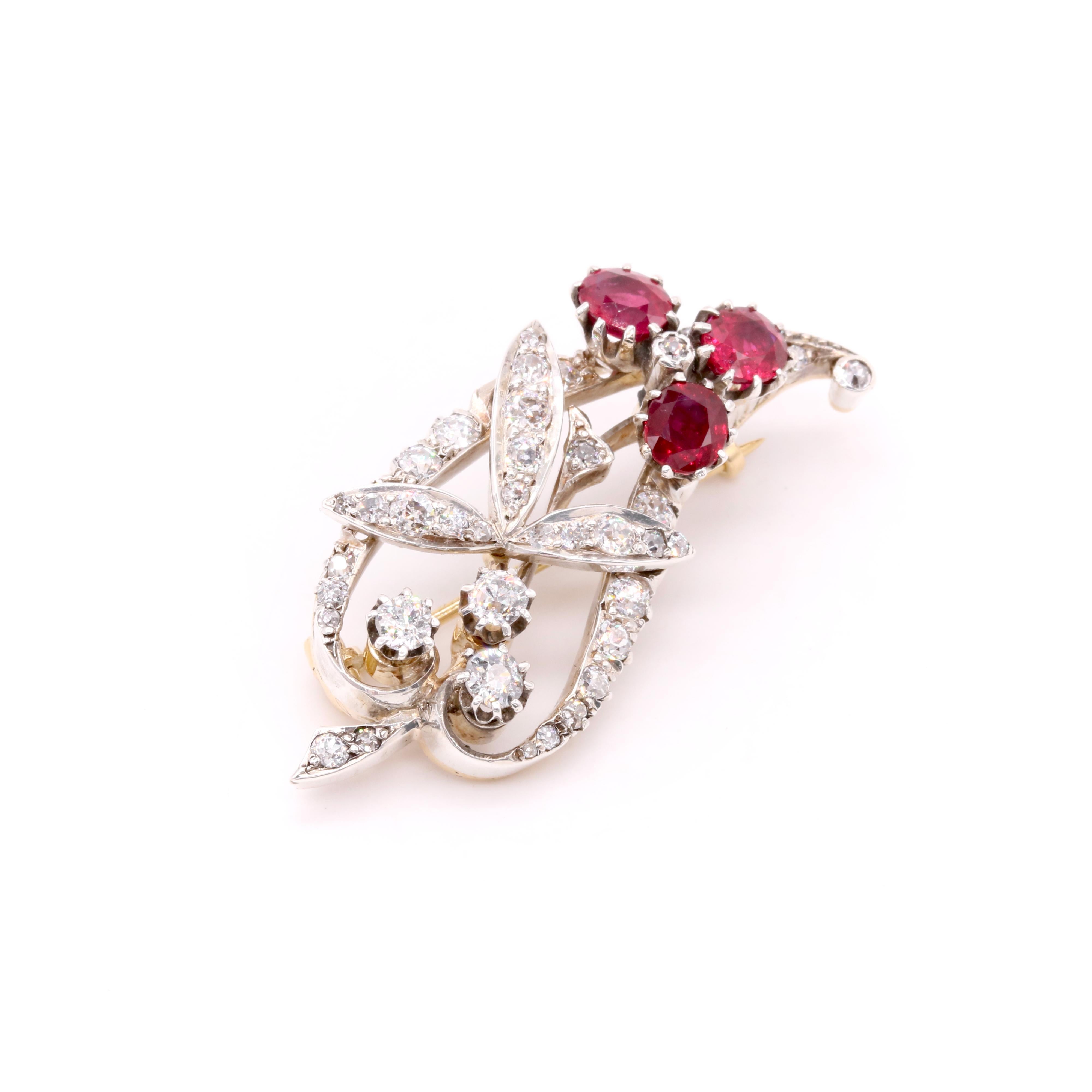 Antique 15K Gold and Silver 2.56ctw Ruby and Diamond Leaf Brooch & Hairpin In Good Condition In Staines-Upon-Thames, GB