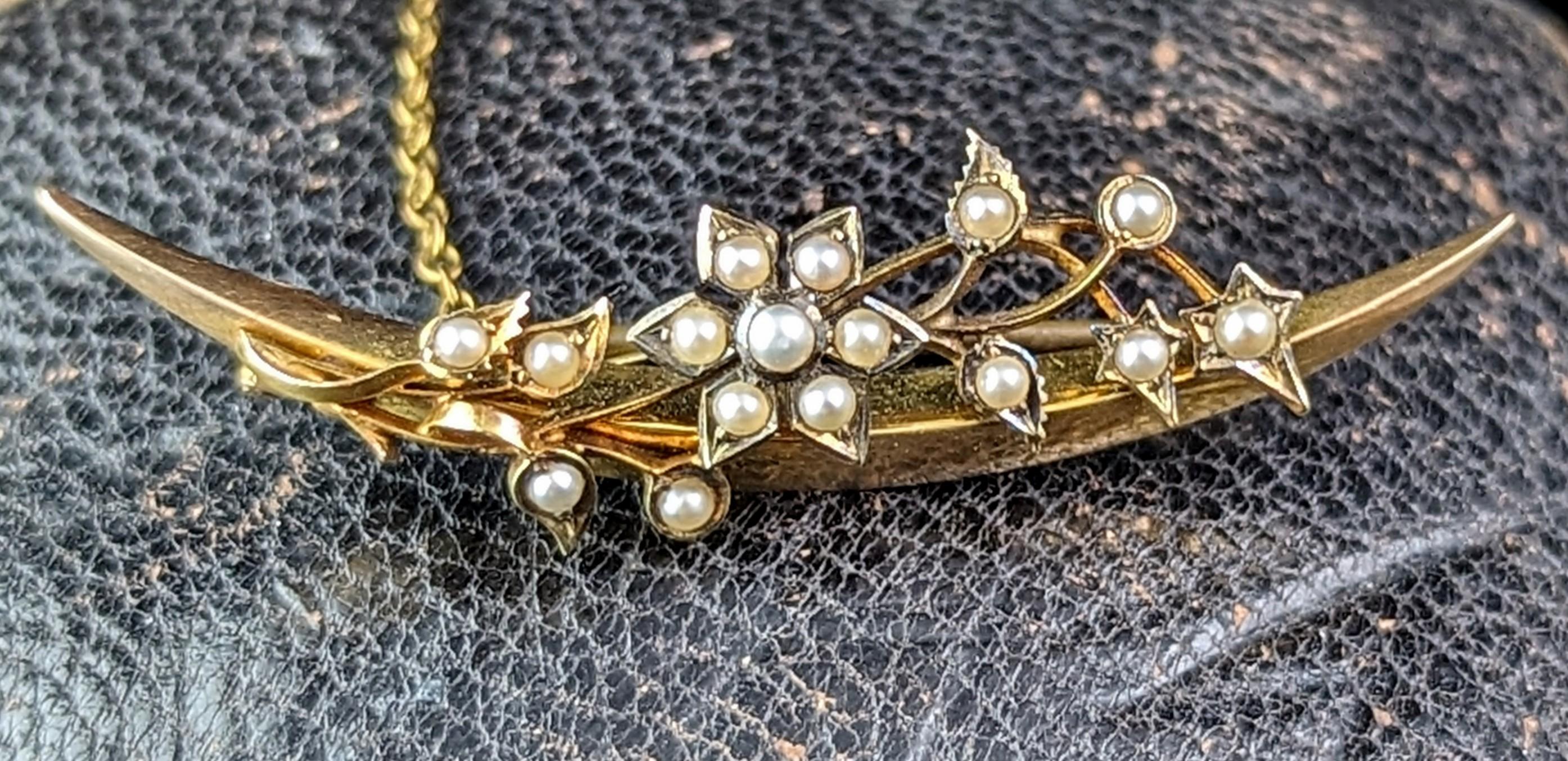 Antique 15k gold Crescent moon and flower brooch, Pearl, Victorian In Good Condition For Sale In NEWARK, GB