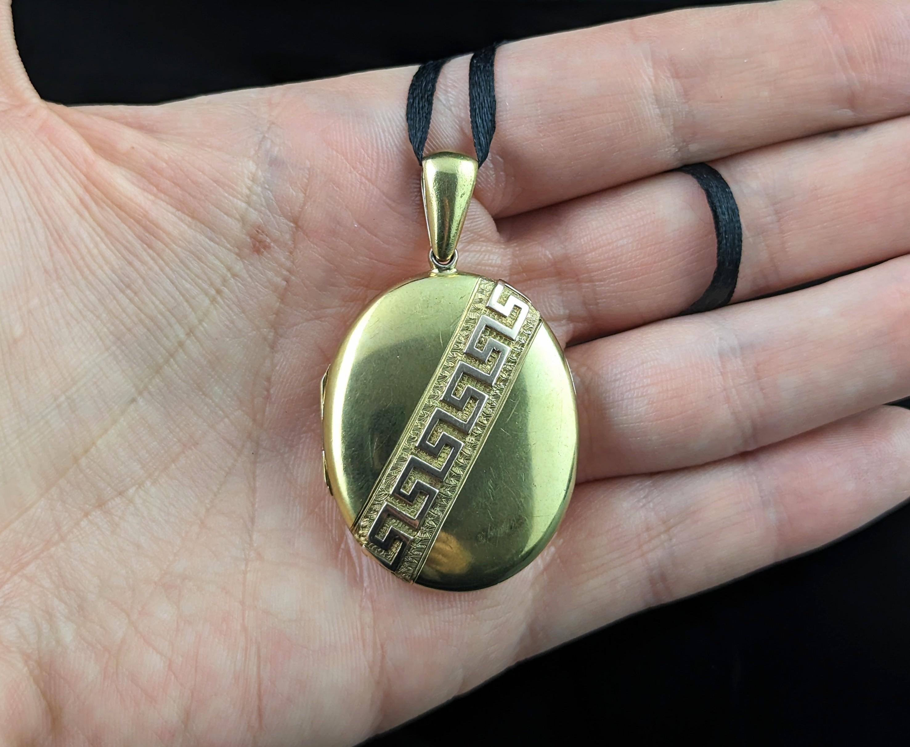 Antique 15k gold locket pendant, Greek key, Victorian  For Sale 8