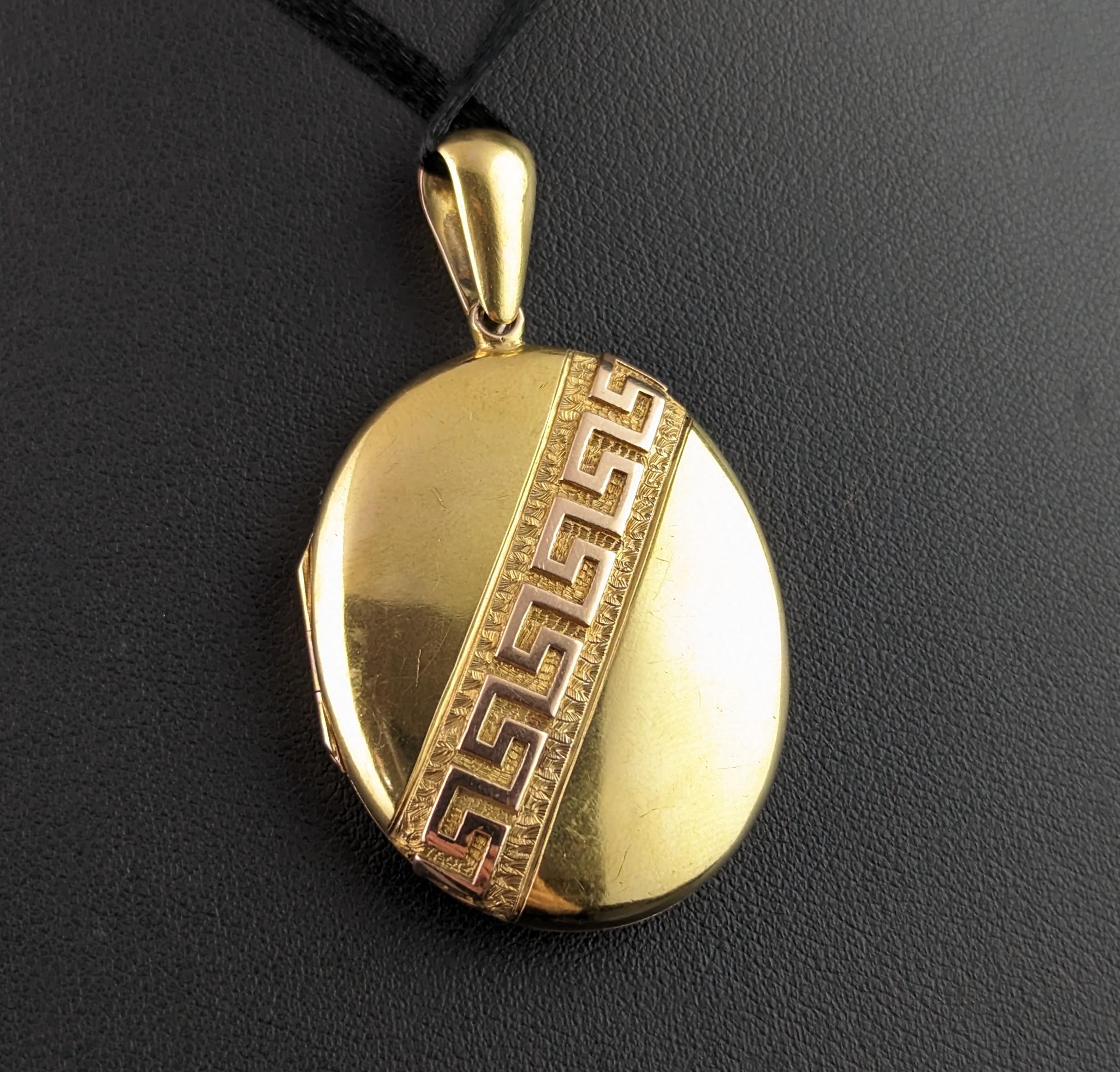 This beautiful antique 15ct gold locket is really very special.

Rich buttery 15ct yellow gold with a stylish Greek key design diagonally running down across the front of the locket.

This design runs down the back of the locket and there is a blank