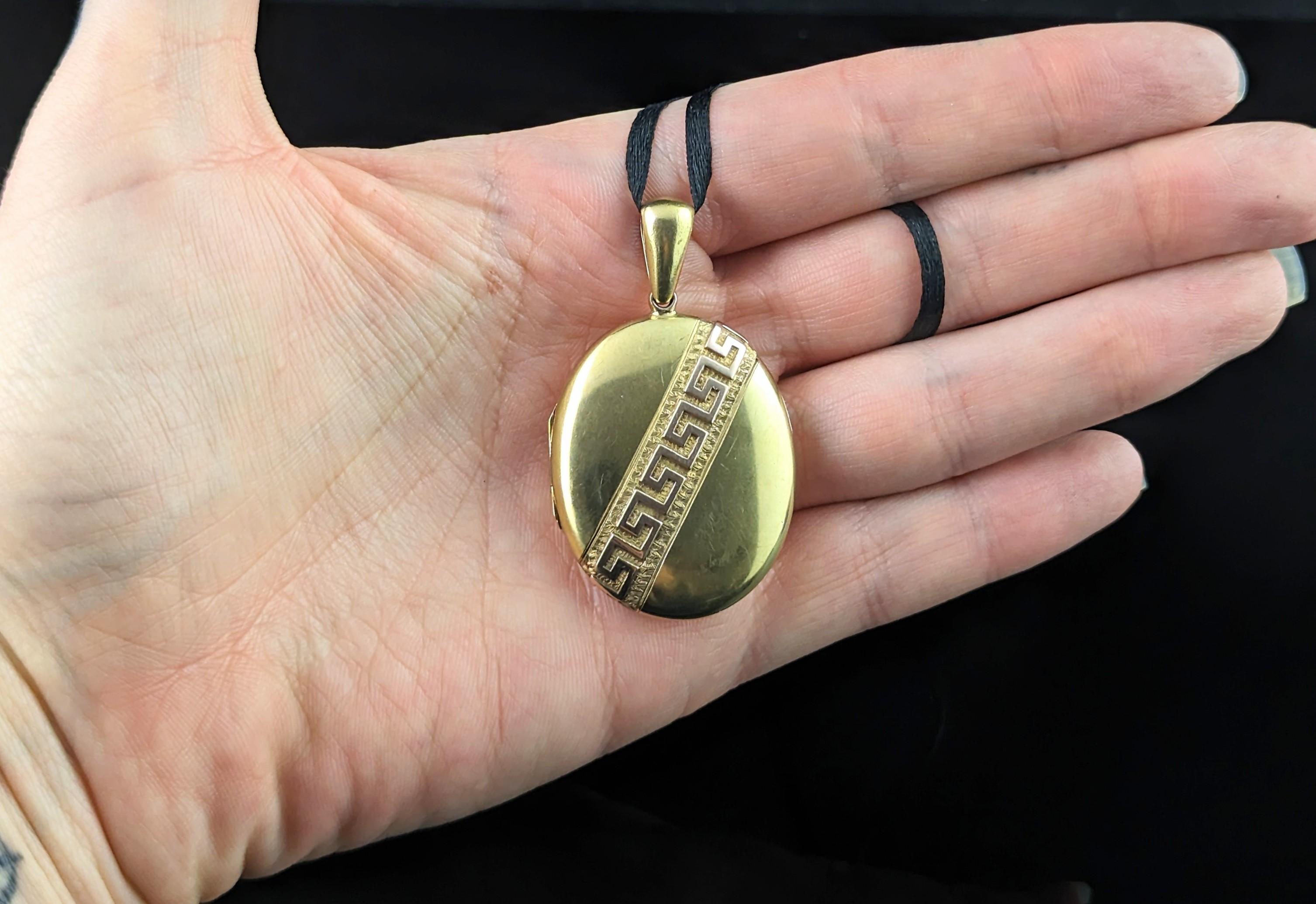 Antique 15k gold locket pendant, Greek key, Victorian  For Sale 1