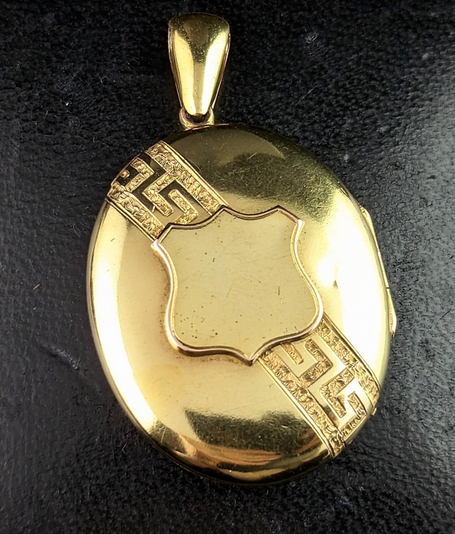 Antique 15k gold locket pendant, Greek key, Victorian  For Sale 3