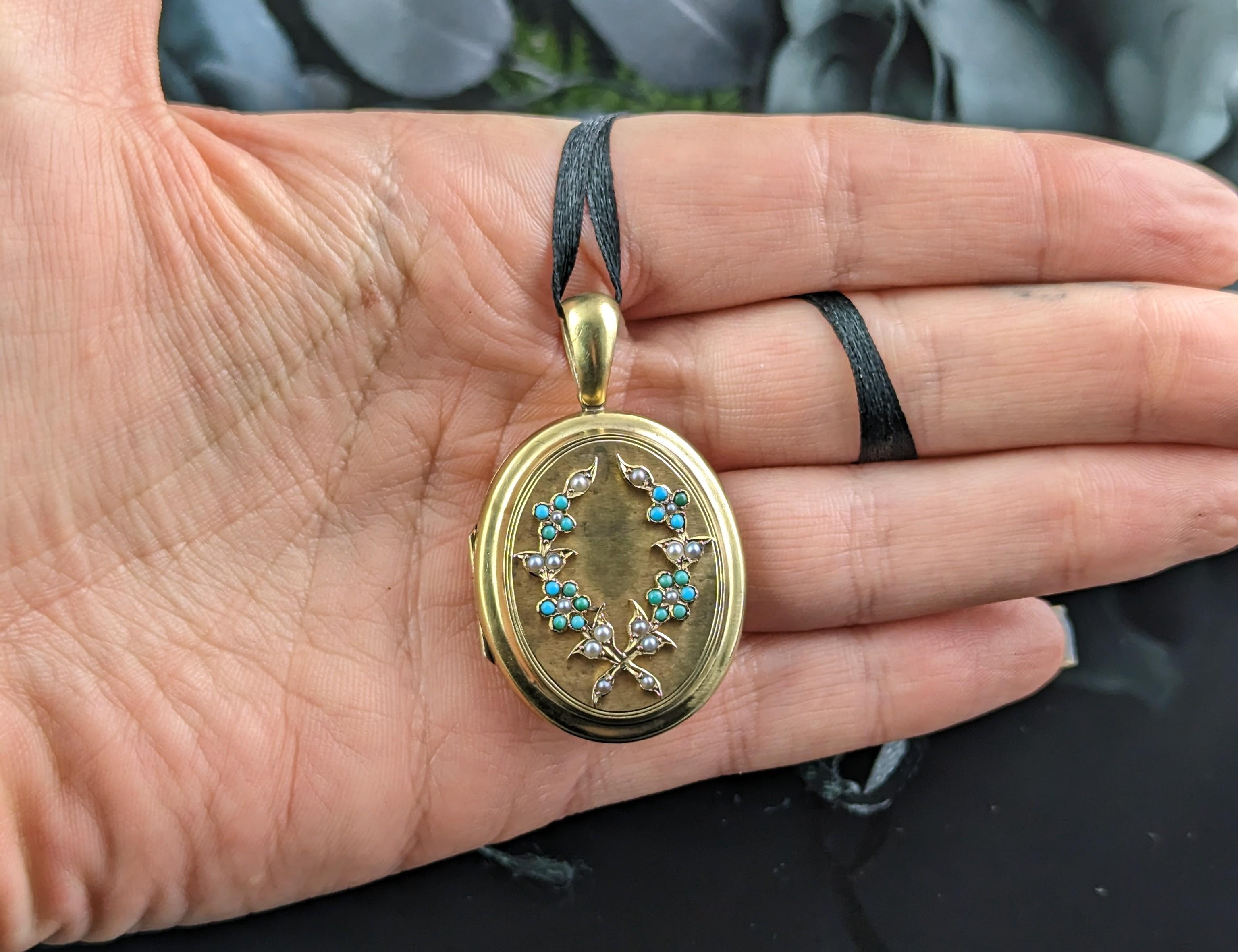 Antique 15k Gold Locket, Turquoise and Pearl, Portrait, Forget Me Not For Sale 2