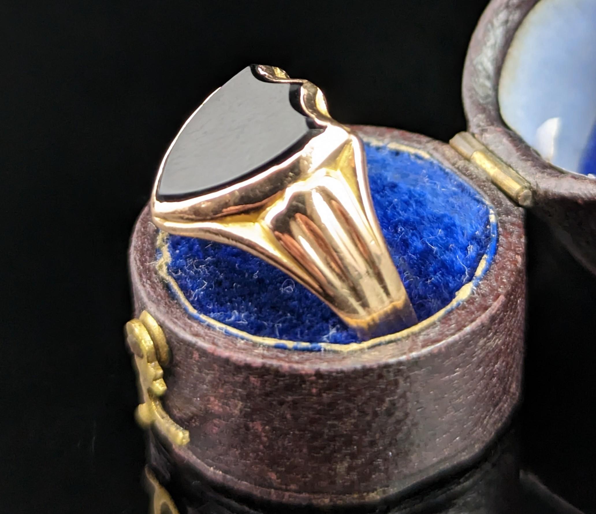 Antique 15k Gold Onyx Signet Ring, Shield Shaped, Pinky, Victorian In Fair Condition In NEWARK, GB