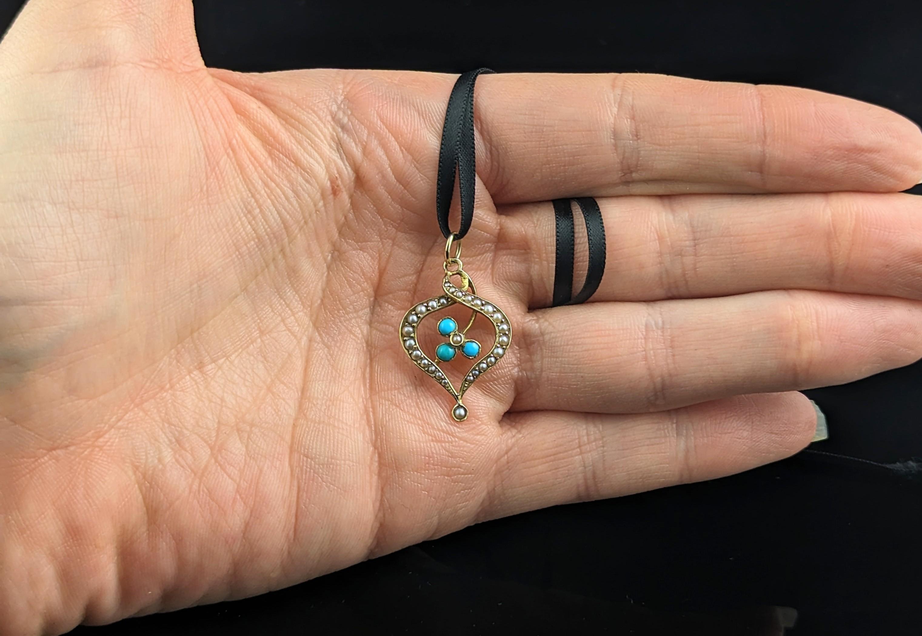 Antique 15k gold Turquoise and Pearl shamrock pendant  For Sale 5