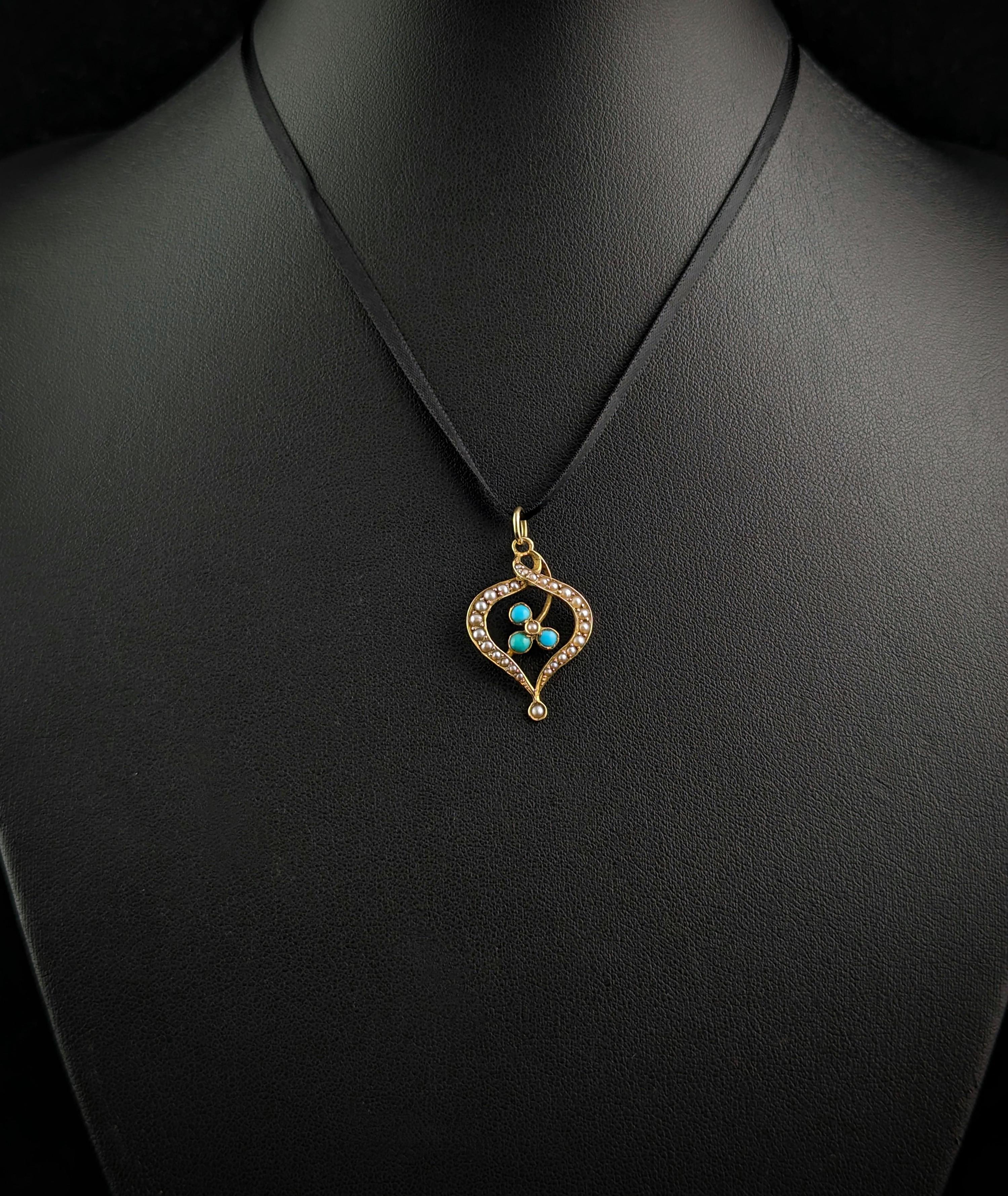 Antique 15k gold Turquoise and Pearl shamrock pendant  In Good Condition For Sale In NEWARK, GB