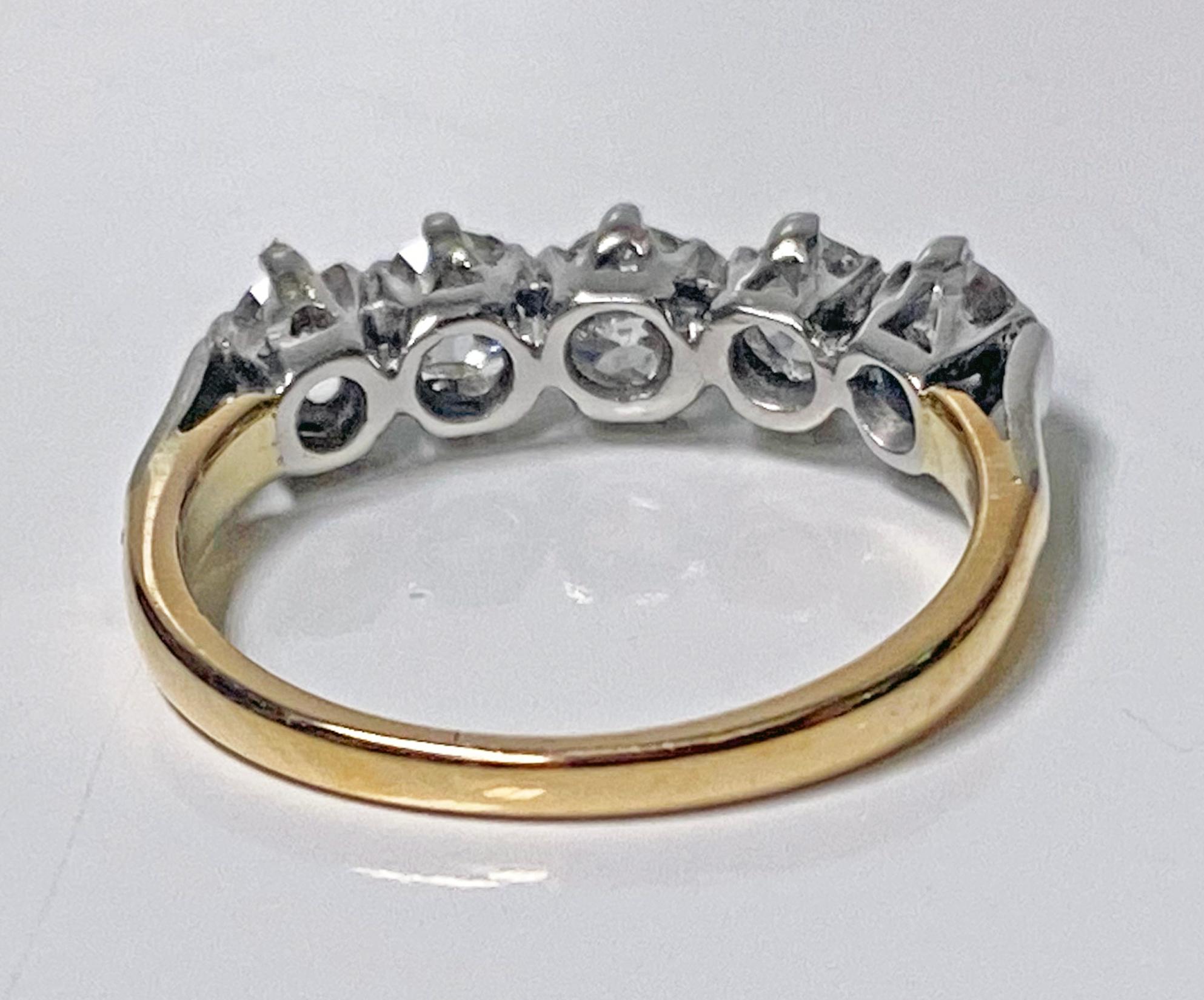 Antique 15 Karat Platinum Diamond Ring, circa 1920 In Good Condition In Toronto, ON