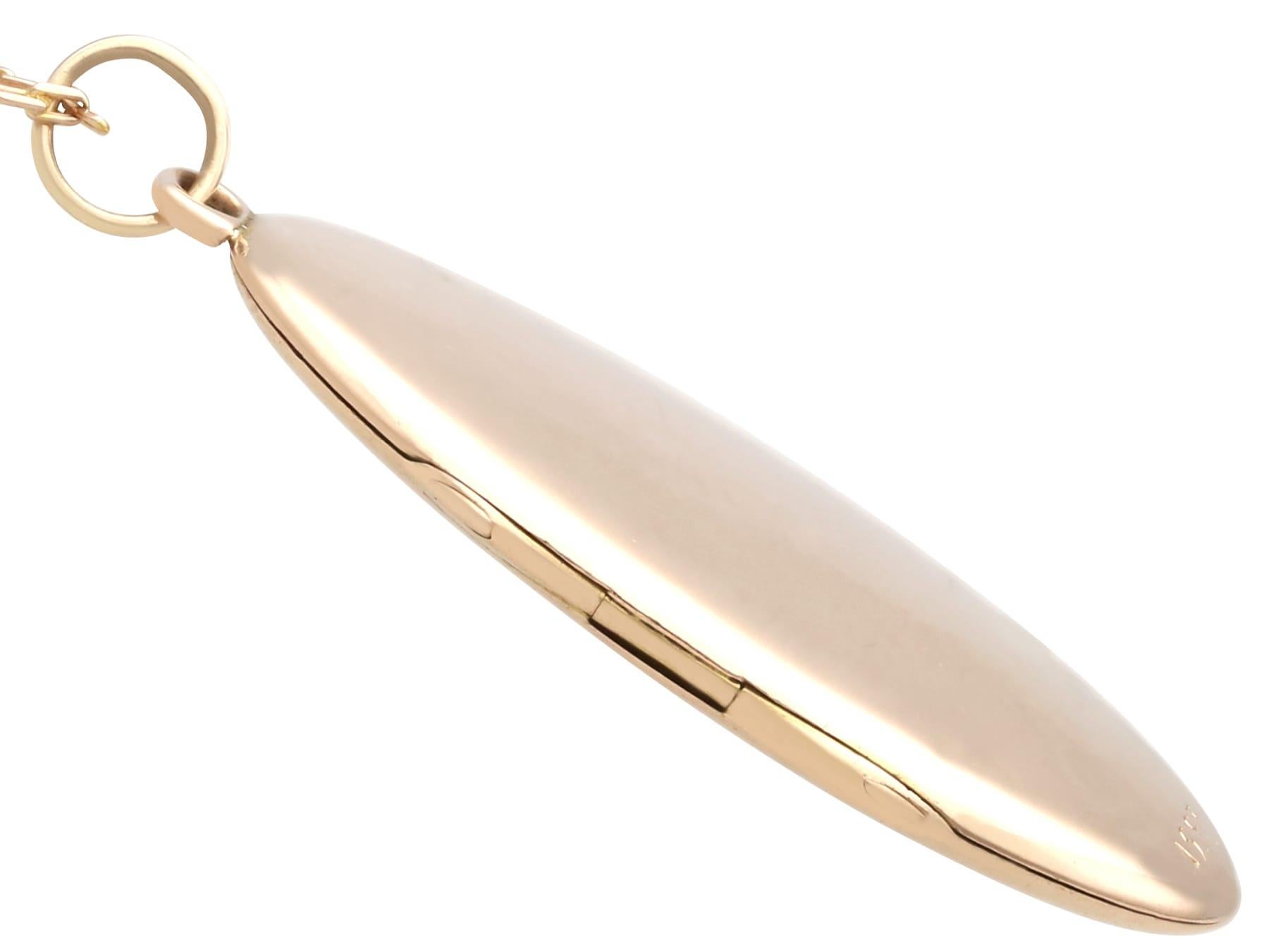 Pendentif ancien en or jaune 15k Circa 1900 en vente 5
