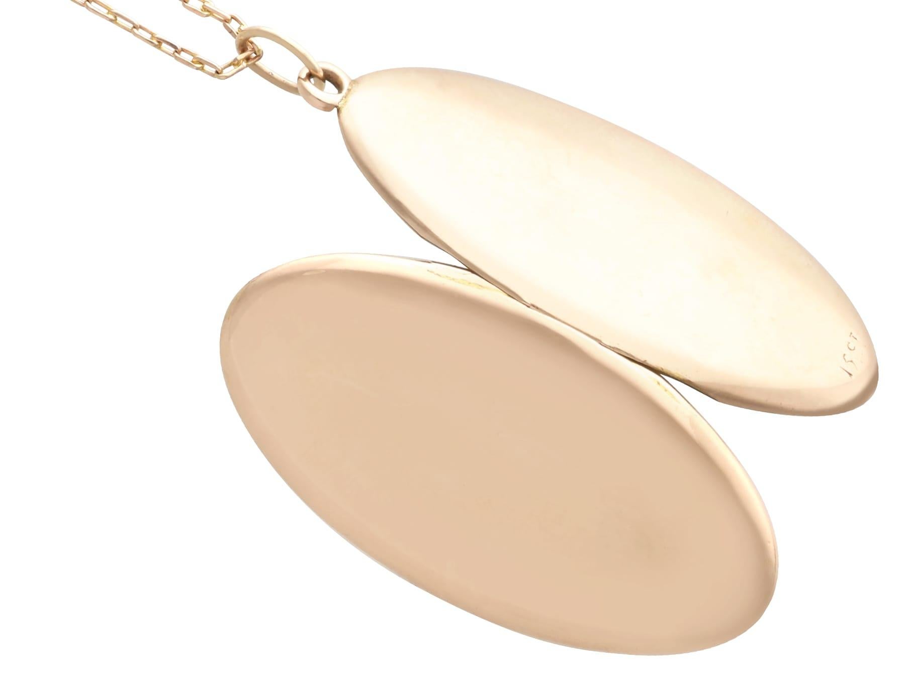 Pendentif ancien en or jaune 15k Circa 1900 en vente 6