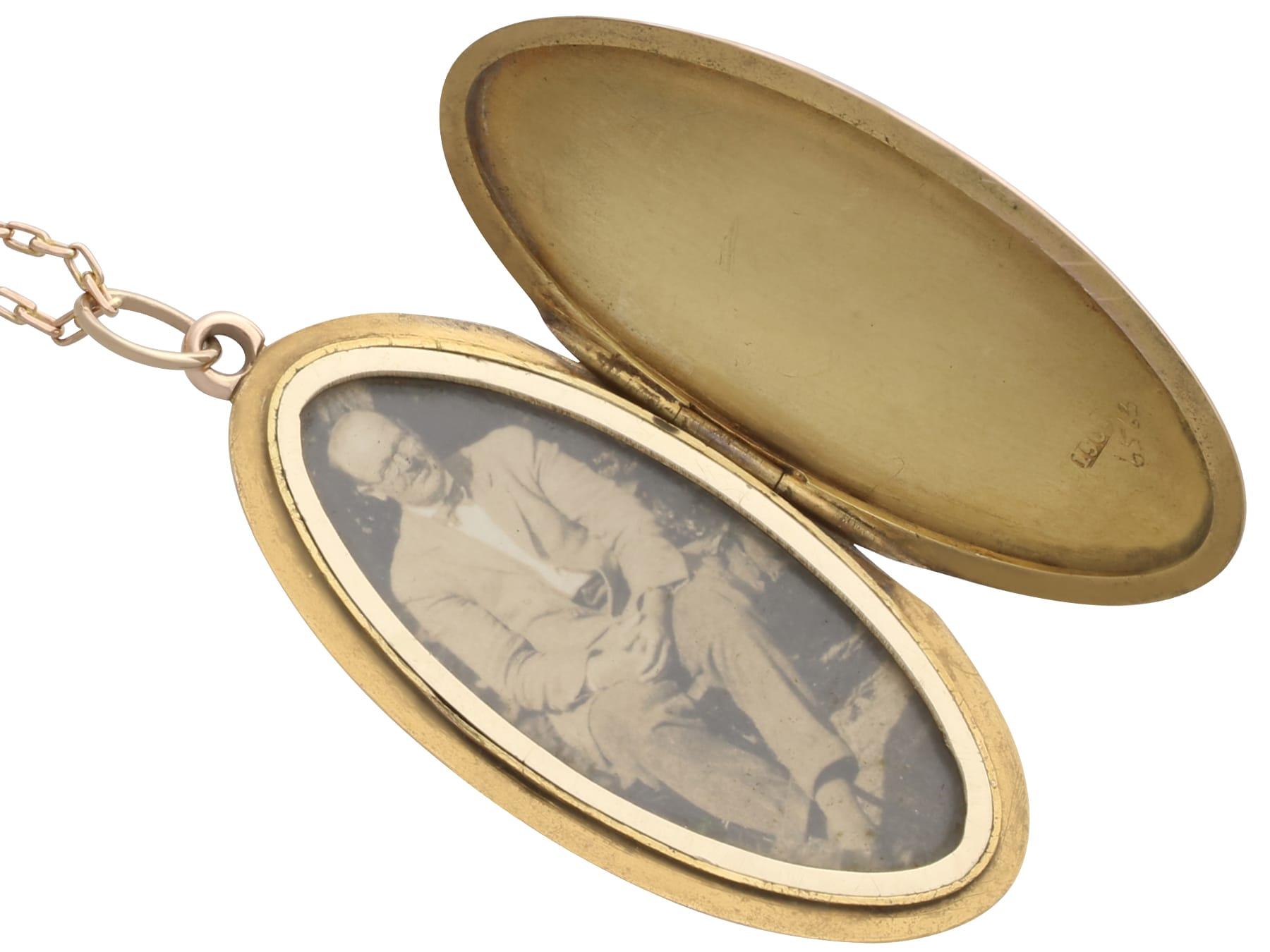 Pendentif ancien en or jaune 15k Circa 1900 en vente 7