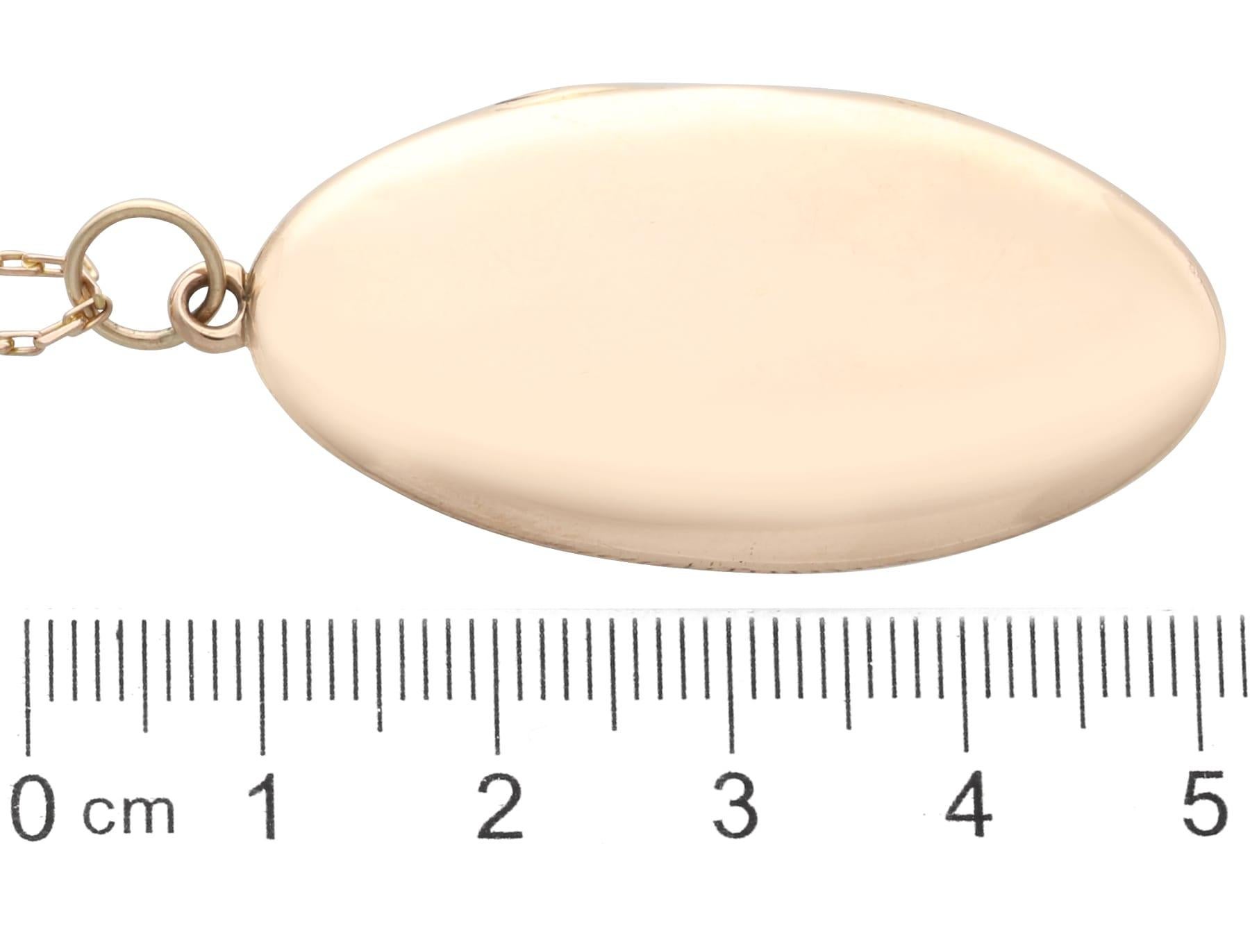 Pendentif ancien en or jaune 15k Circa 1900 en vente 8