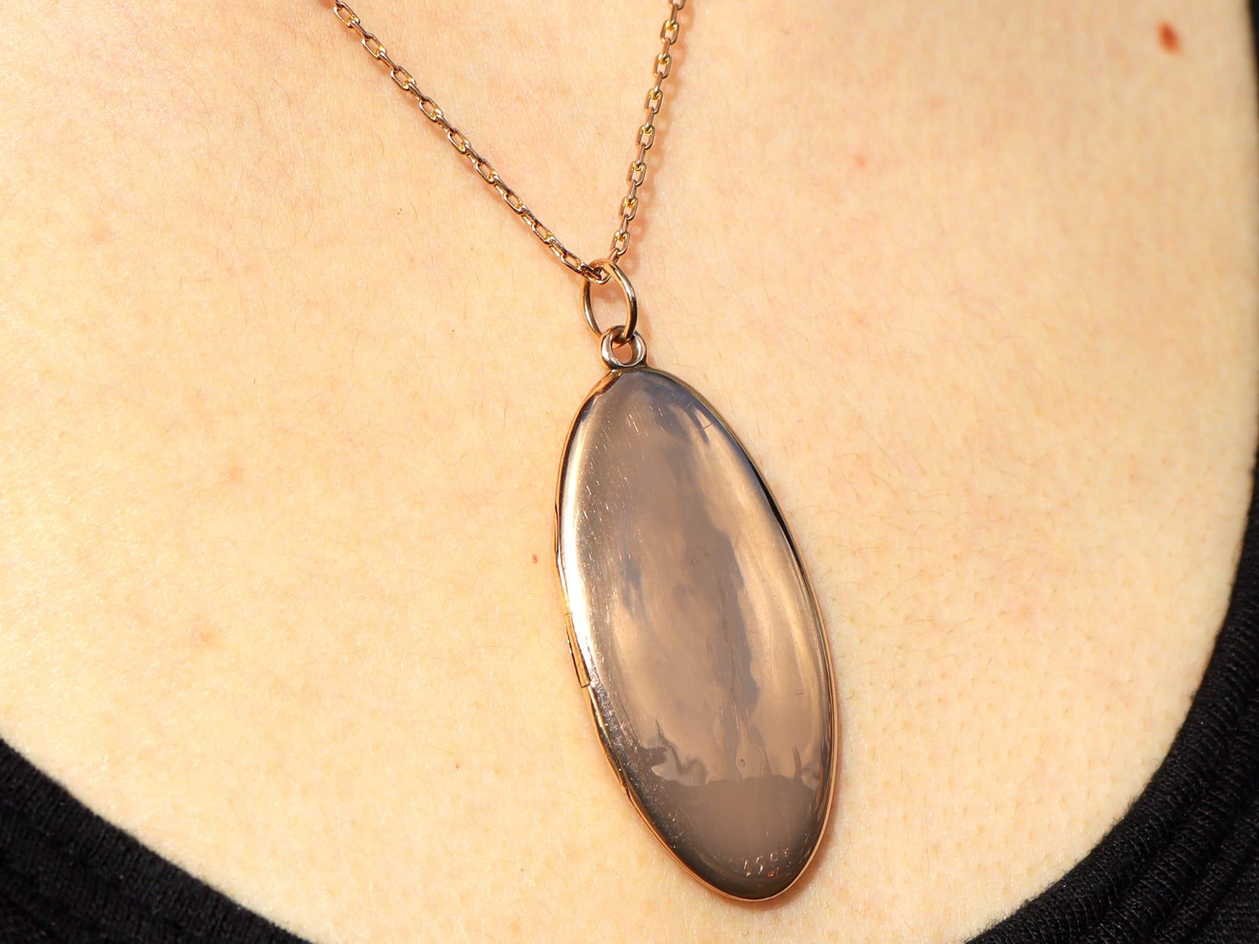 Pendentif ancien en or jaune 15k Circa 1900 en vente 10