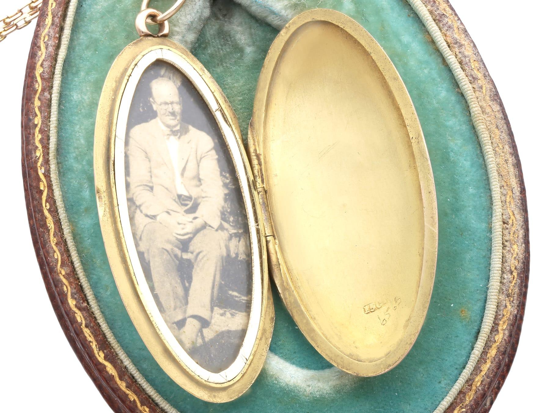 Pendentif ancien en or jaune 15k Circa 1900 en vente 11