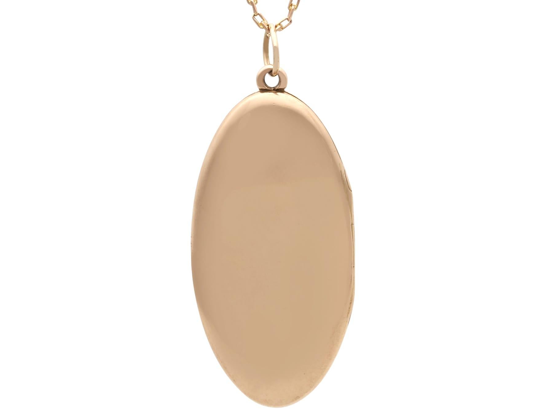 Pendentif ancien en or jaune 15k Circa 1900 en vente 1
