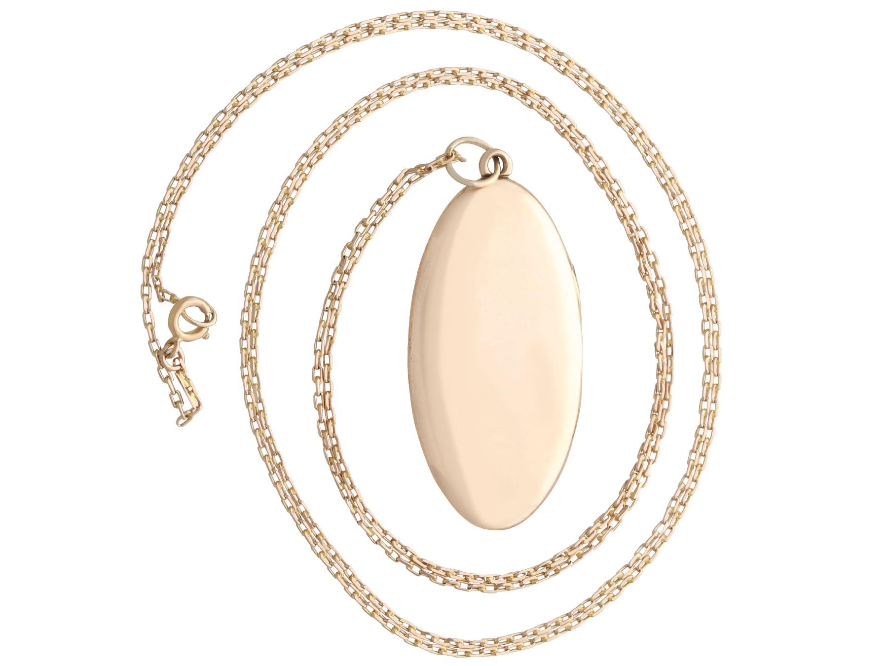 Pendentif ancien en or jaune 15k Circa 1900 en vente 3