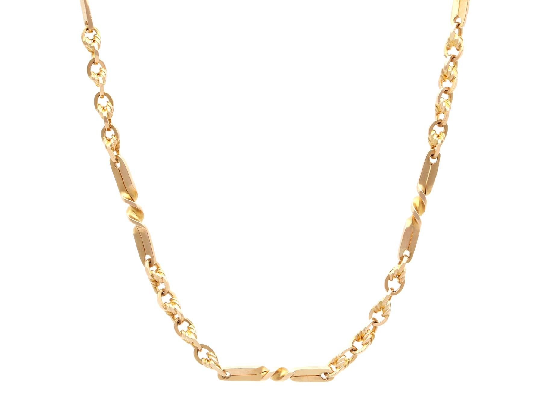 Antique 15k Yellow Gold Longuard Chain Circa 1900 In Excellent Condition For Sale In Jesmond, Newcastle Upon Tyne