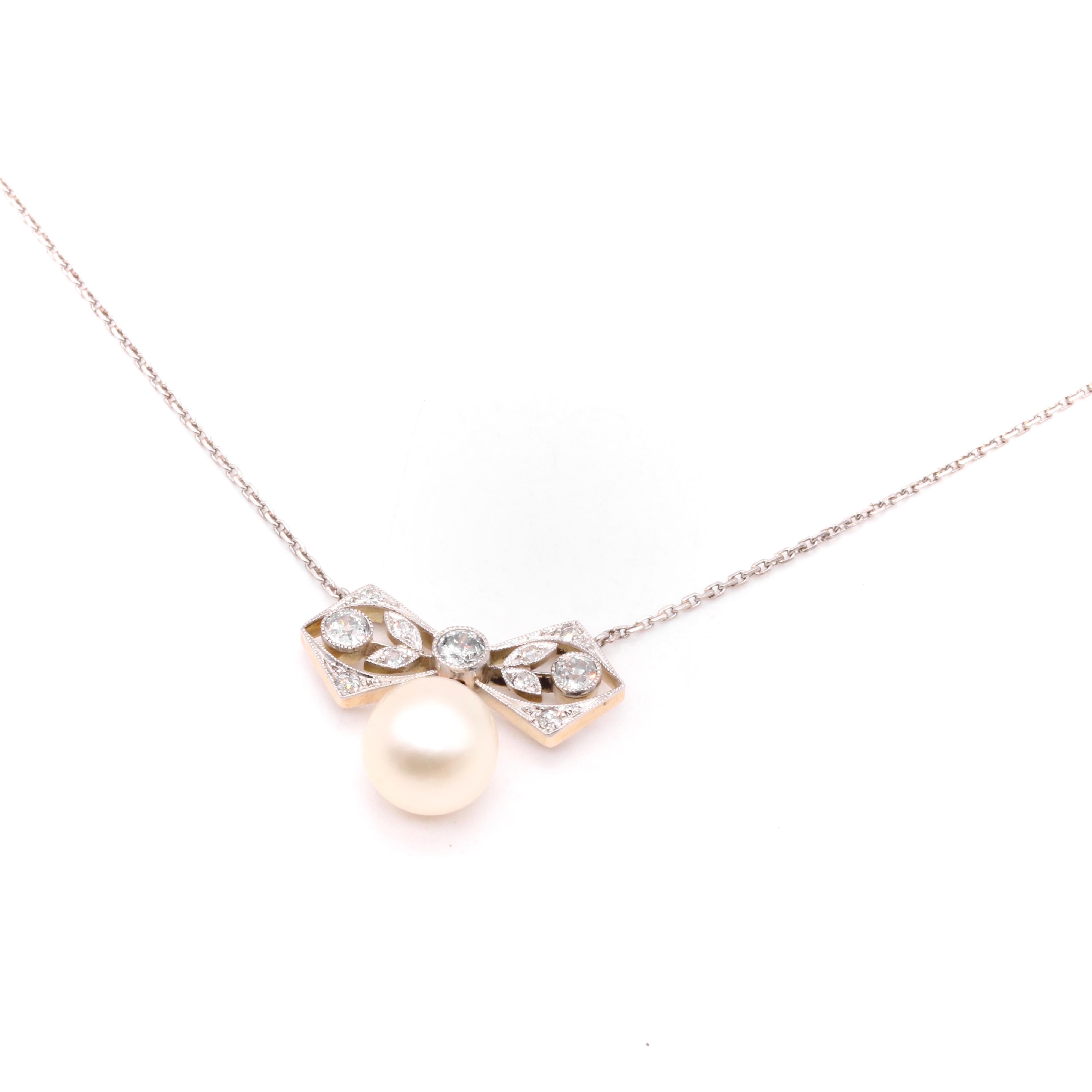 Antique 15K Yellow Gold & Platinum Pearl and Old Cut Diamond Bow Necklace In Good Condition For Sale In Staines-Upon-Thames, GB