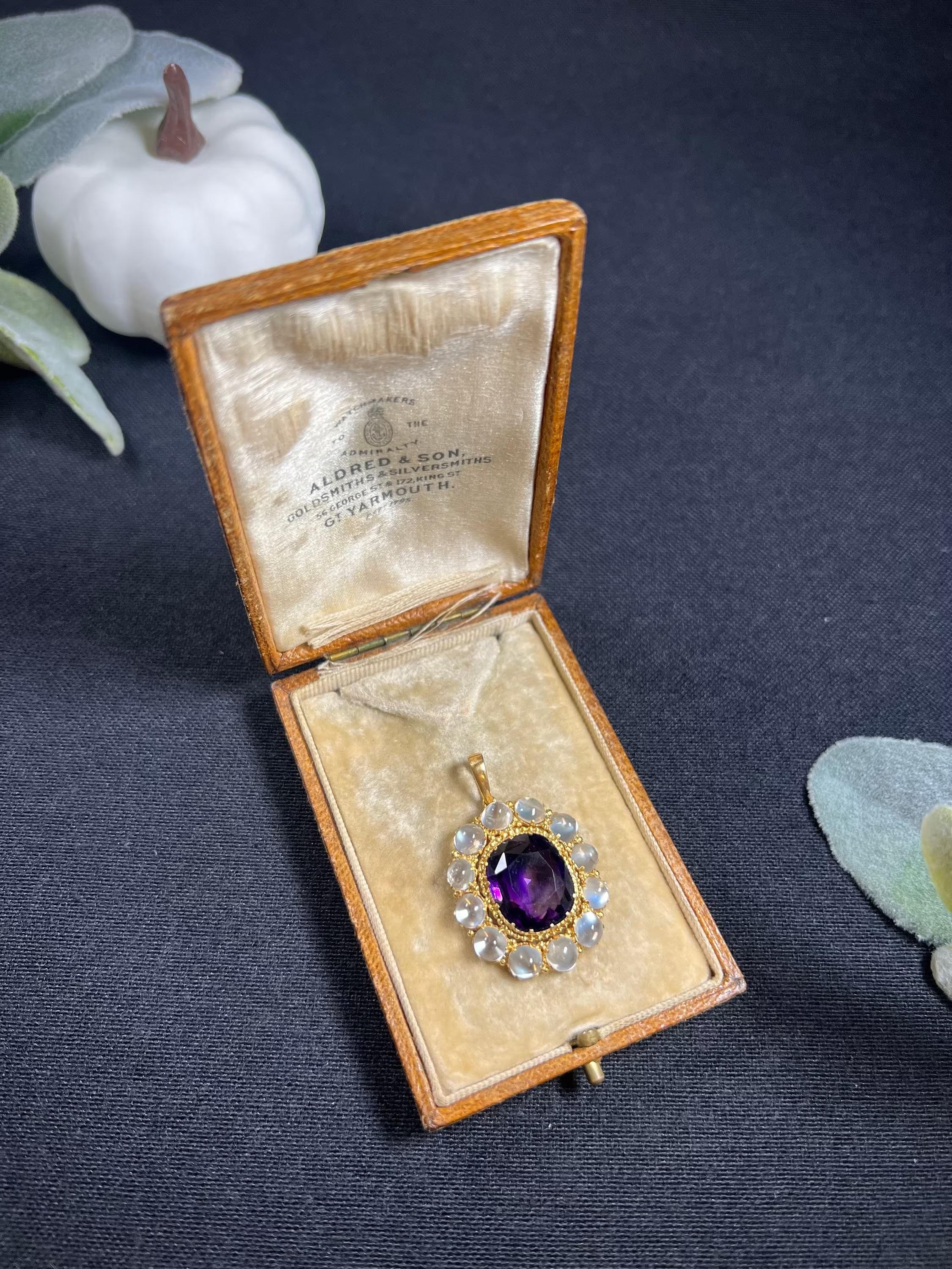 Antique 15t Yellow Gold Victorian Amethyst & Moonstone Pendant For Sale 3
